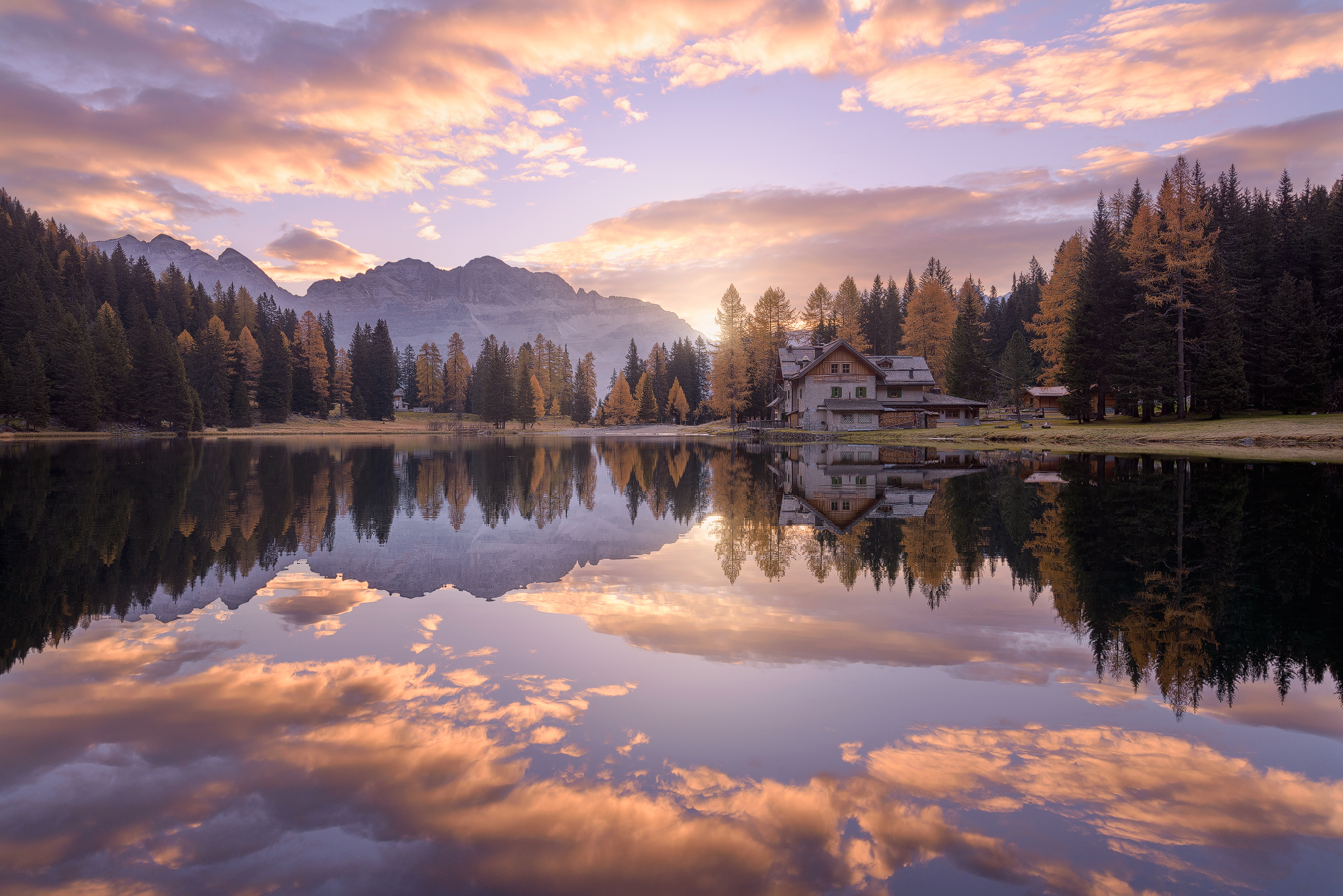 Magical sunrise. (Lago Nambino, 2017)