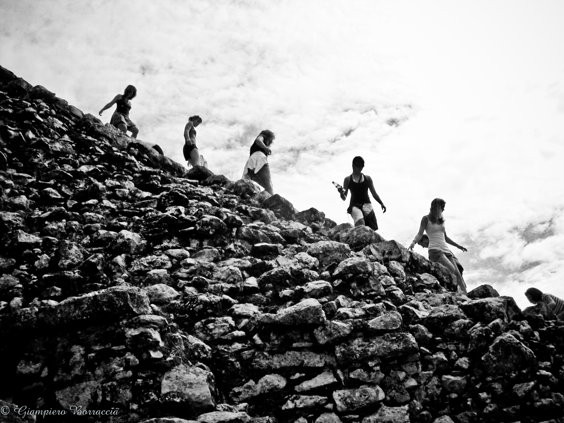 Giù dalla piramide Maya