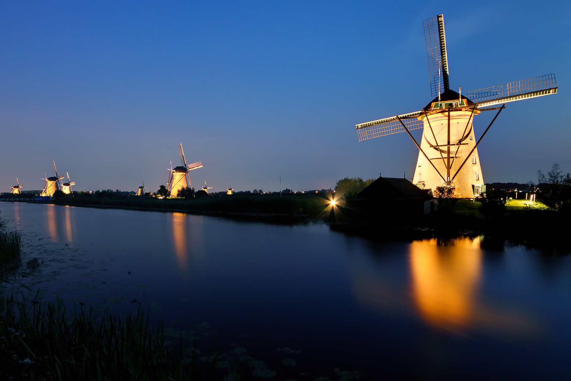 Kinderdijk di notte