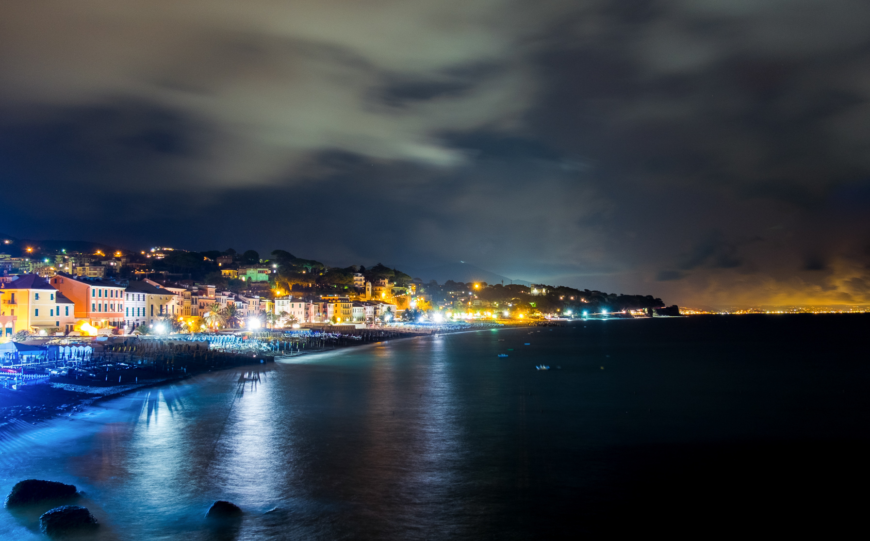 Celle in una nottata nuvolosa