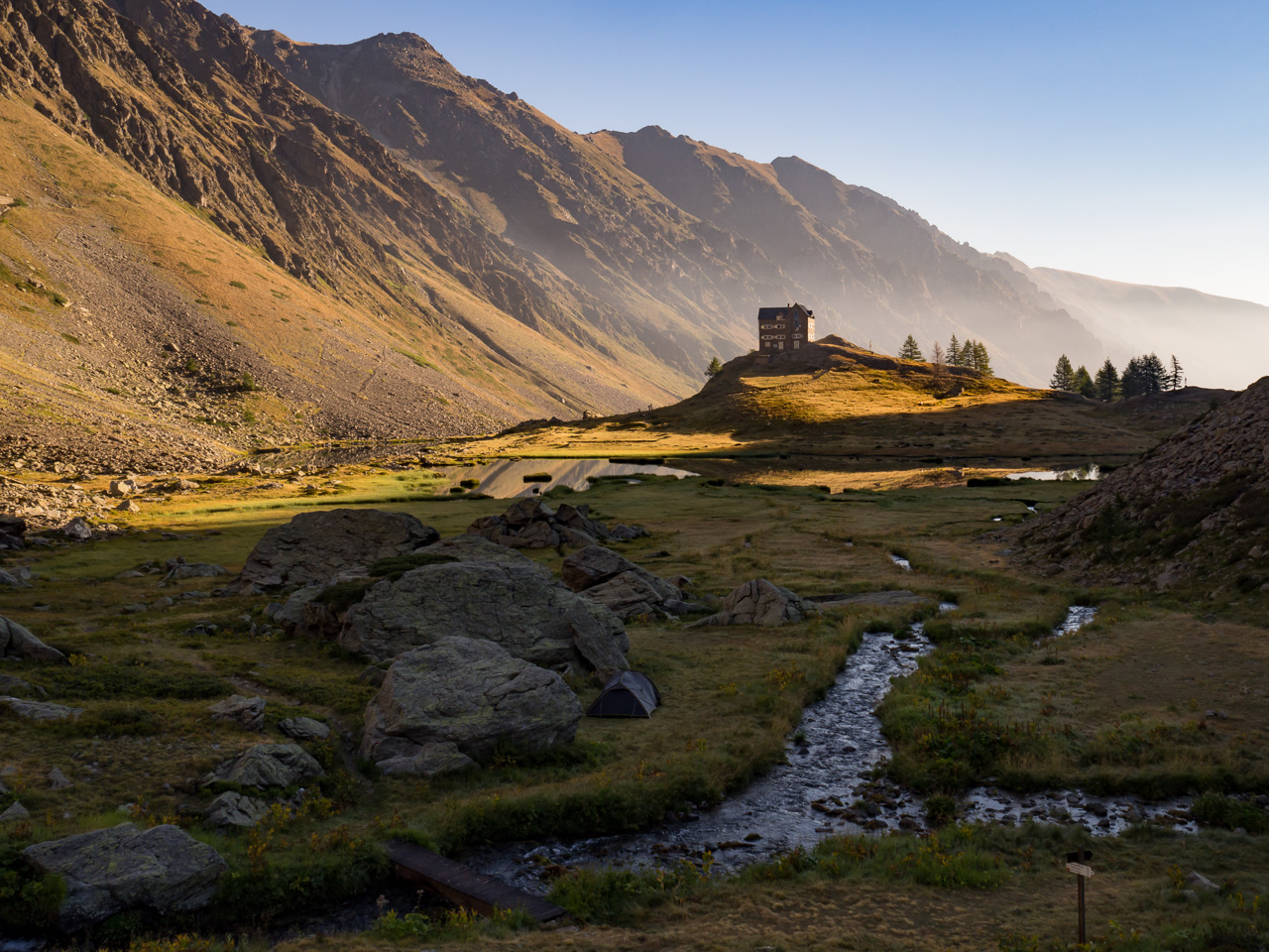 Alba al rifugio Migliorero, Valle Stura.