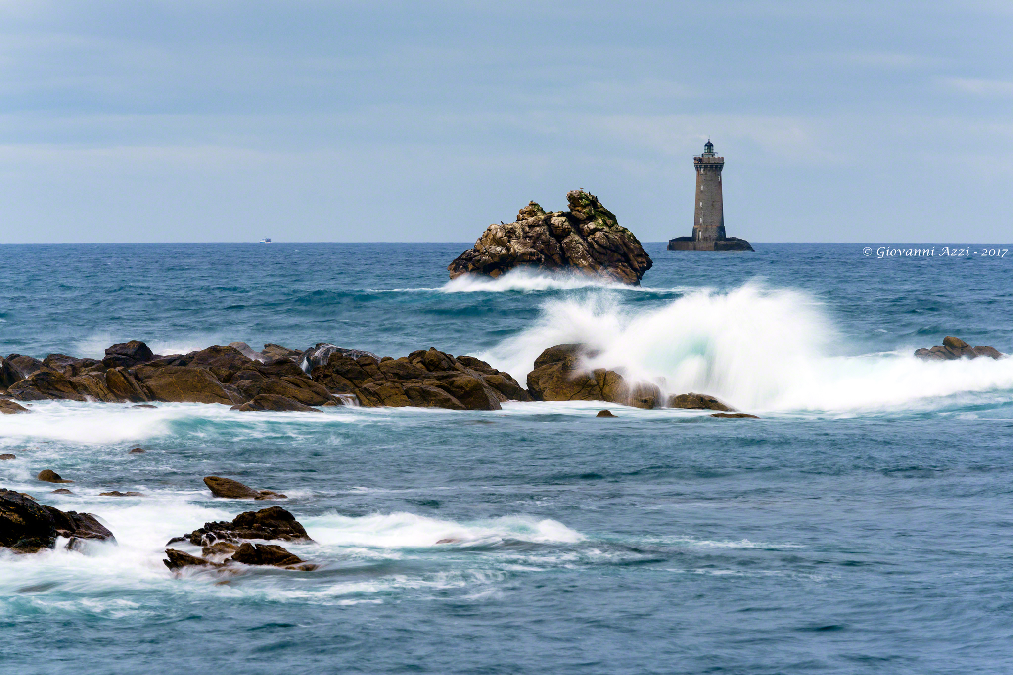 Phare du Four and the waves