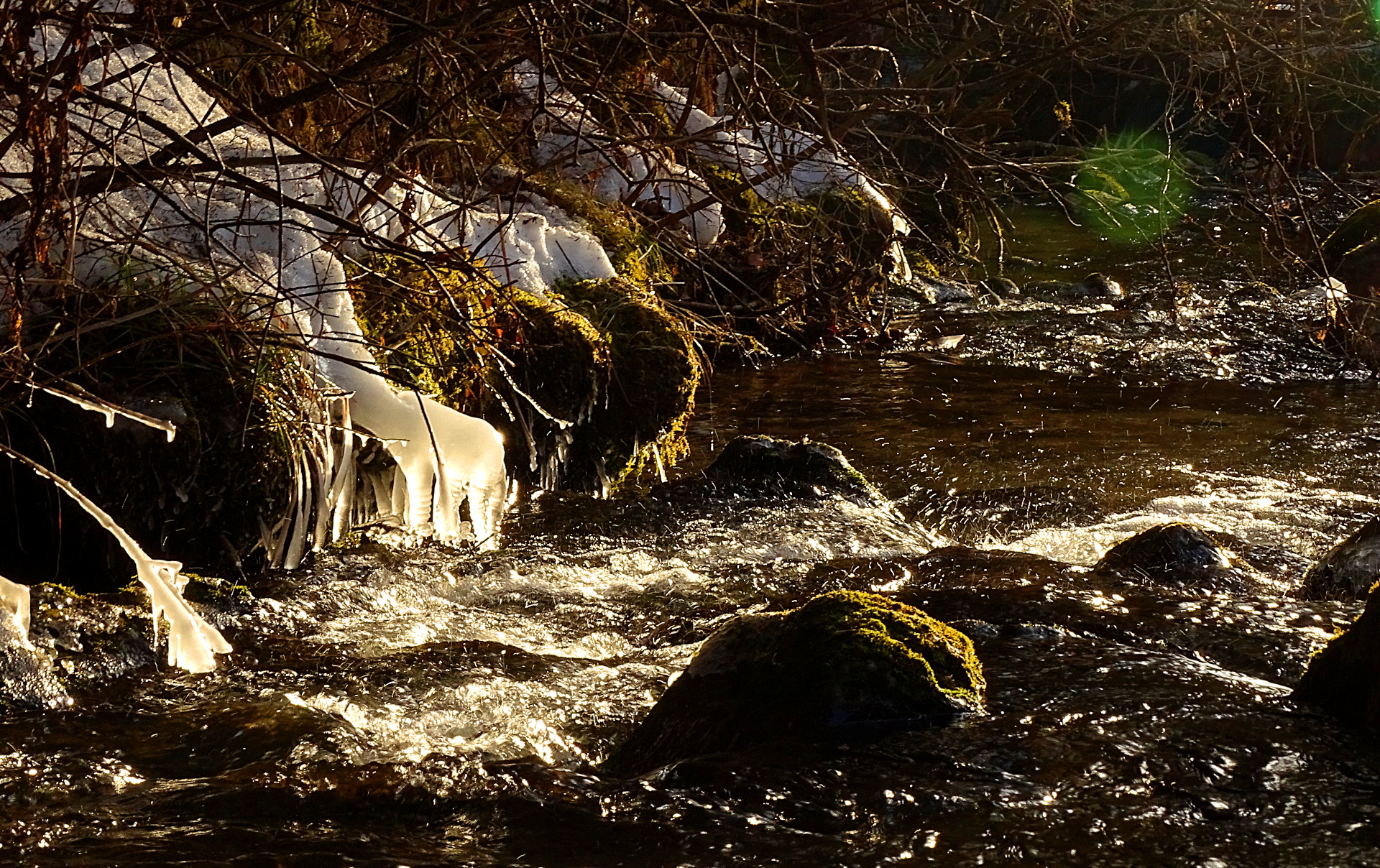 Sunset on the frozen stream