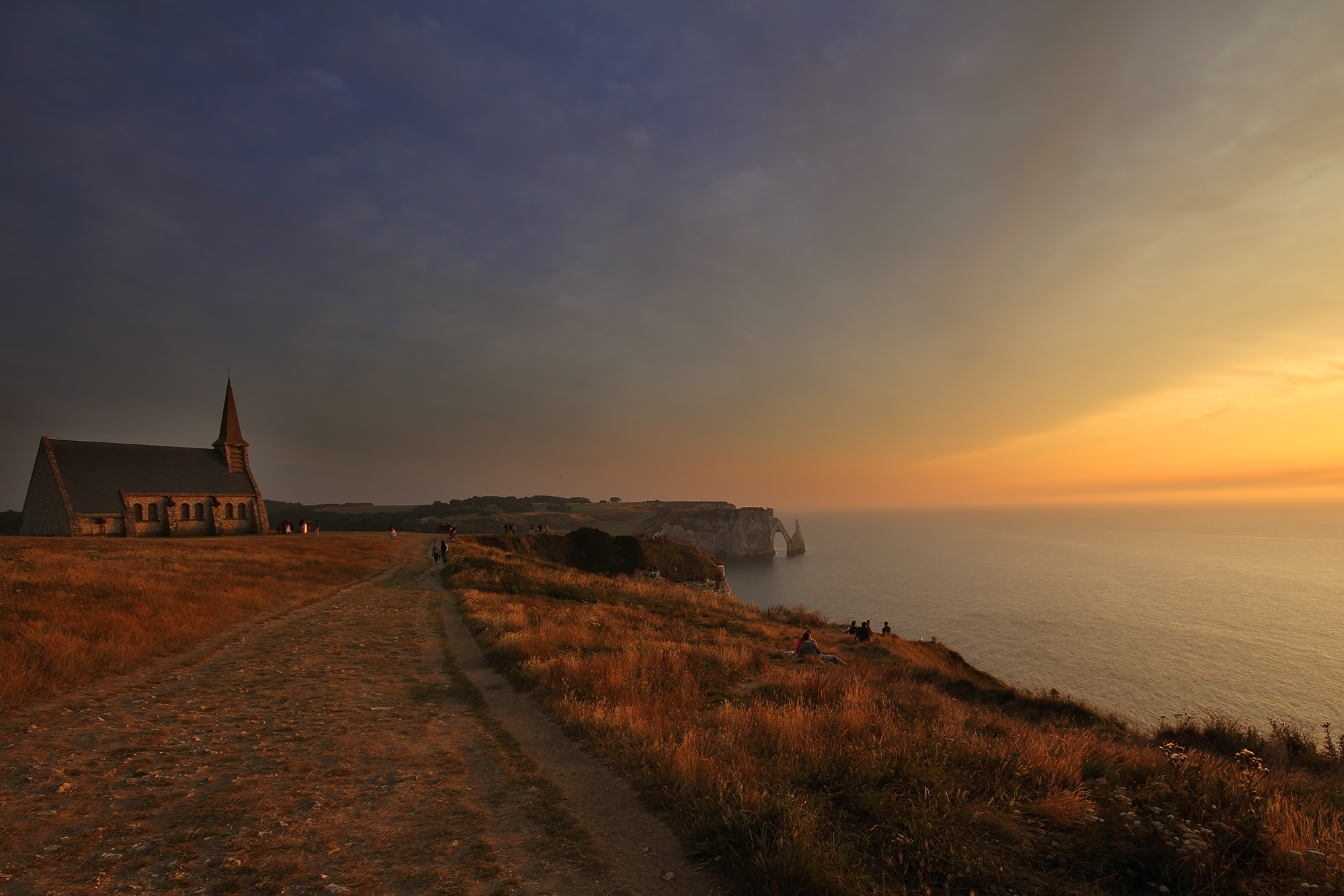 Live in sunset in Etretat