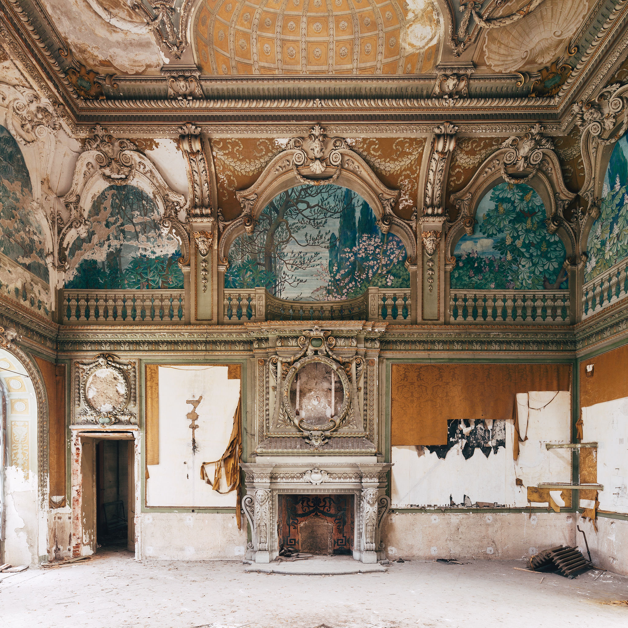 # leave #urbex #decay #UrbanExploration #architettu