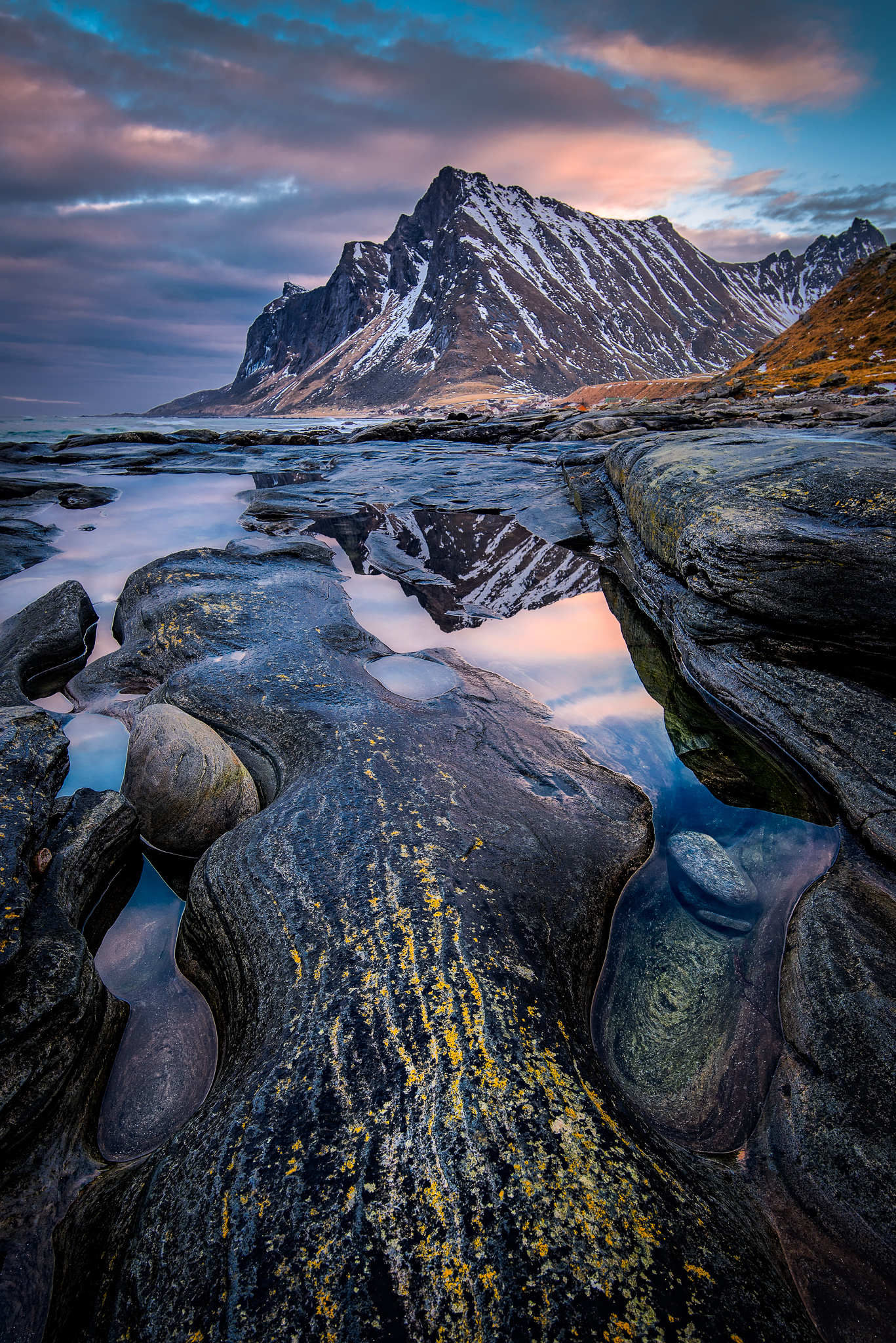 The sinuous cliffs of Vikten