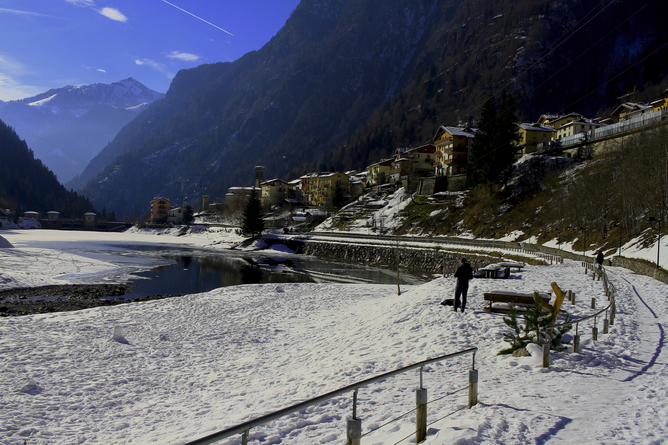 Carona, approaching drone