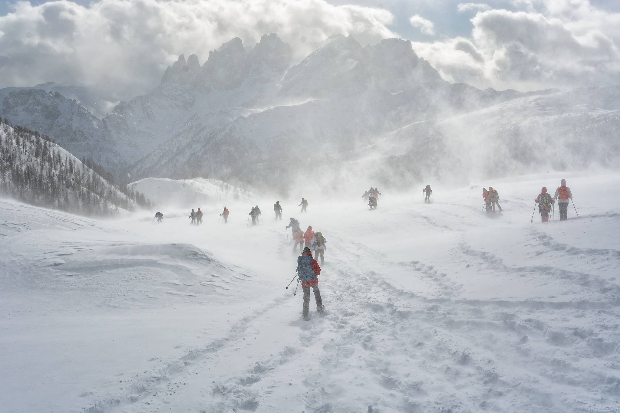Niente può fermare i ciaspolatori del CAI Montebellun...