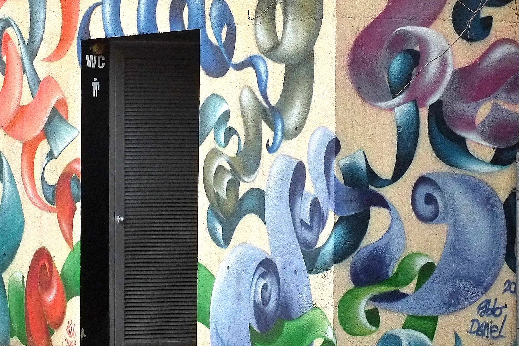 Cabinets ... artistic