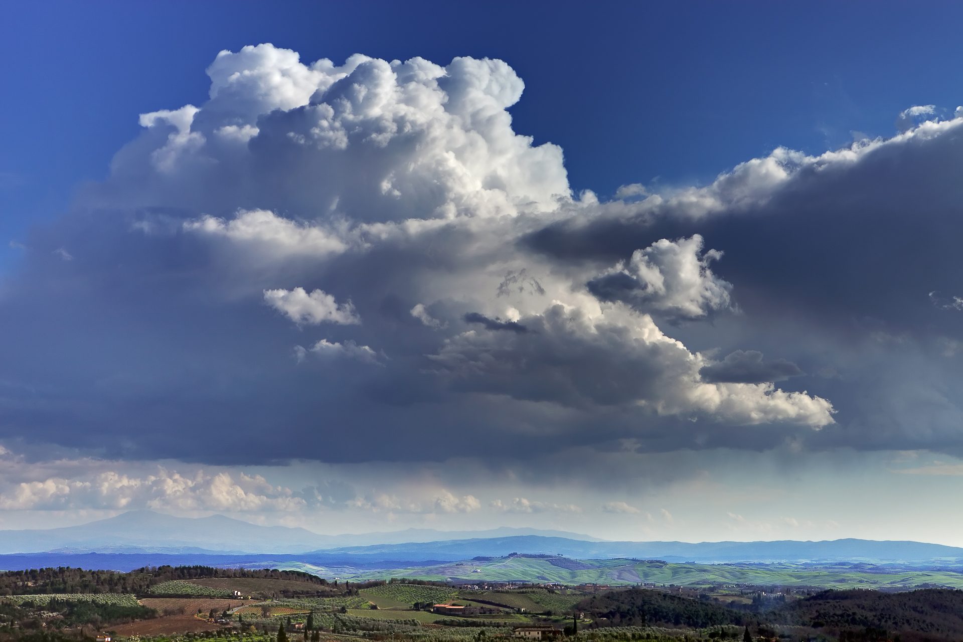Temporale in formazione sulle Crete Senesi