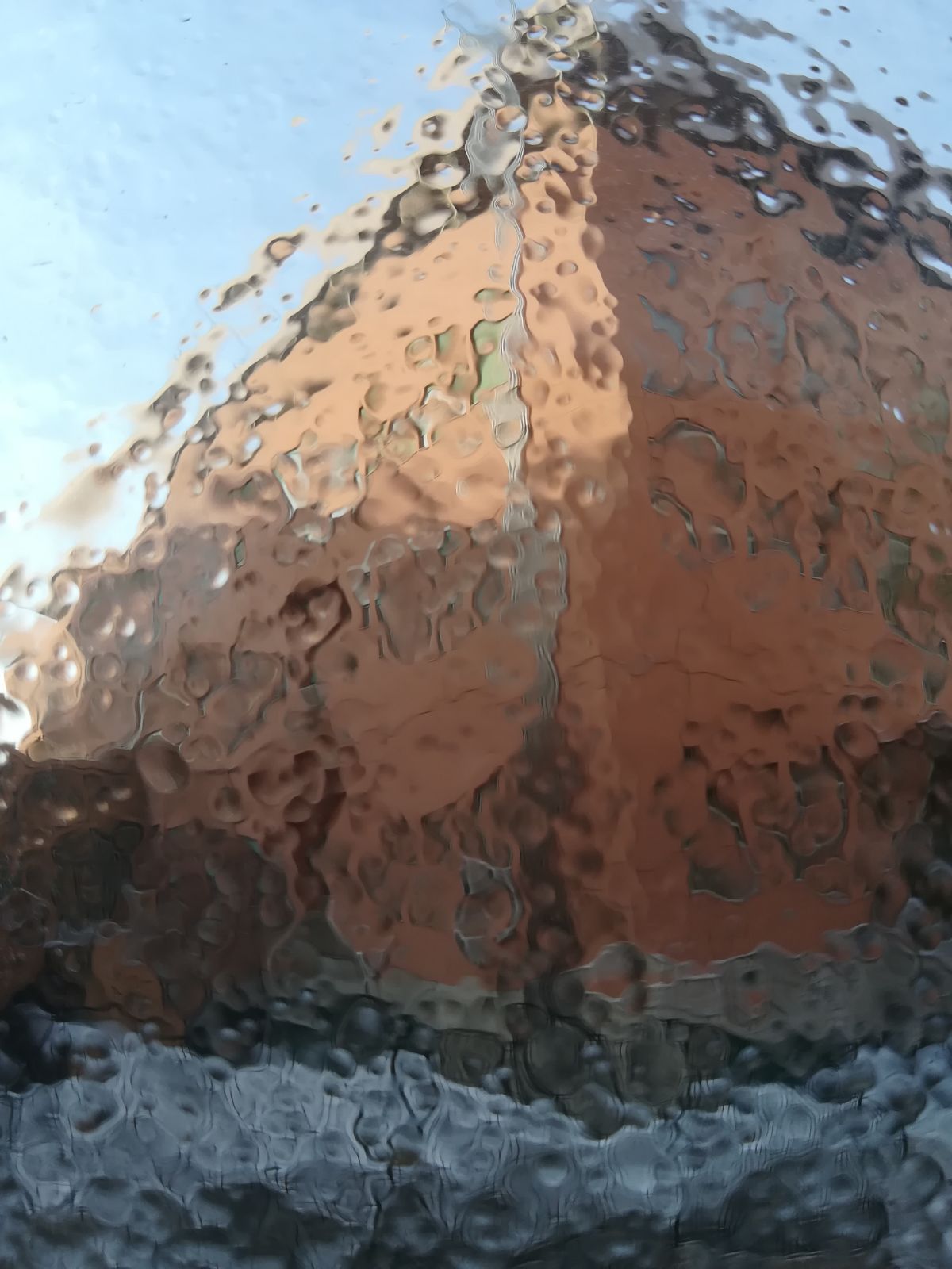 attraverso il ghiaccio