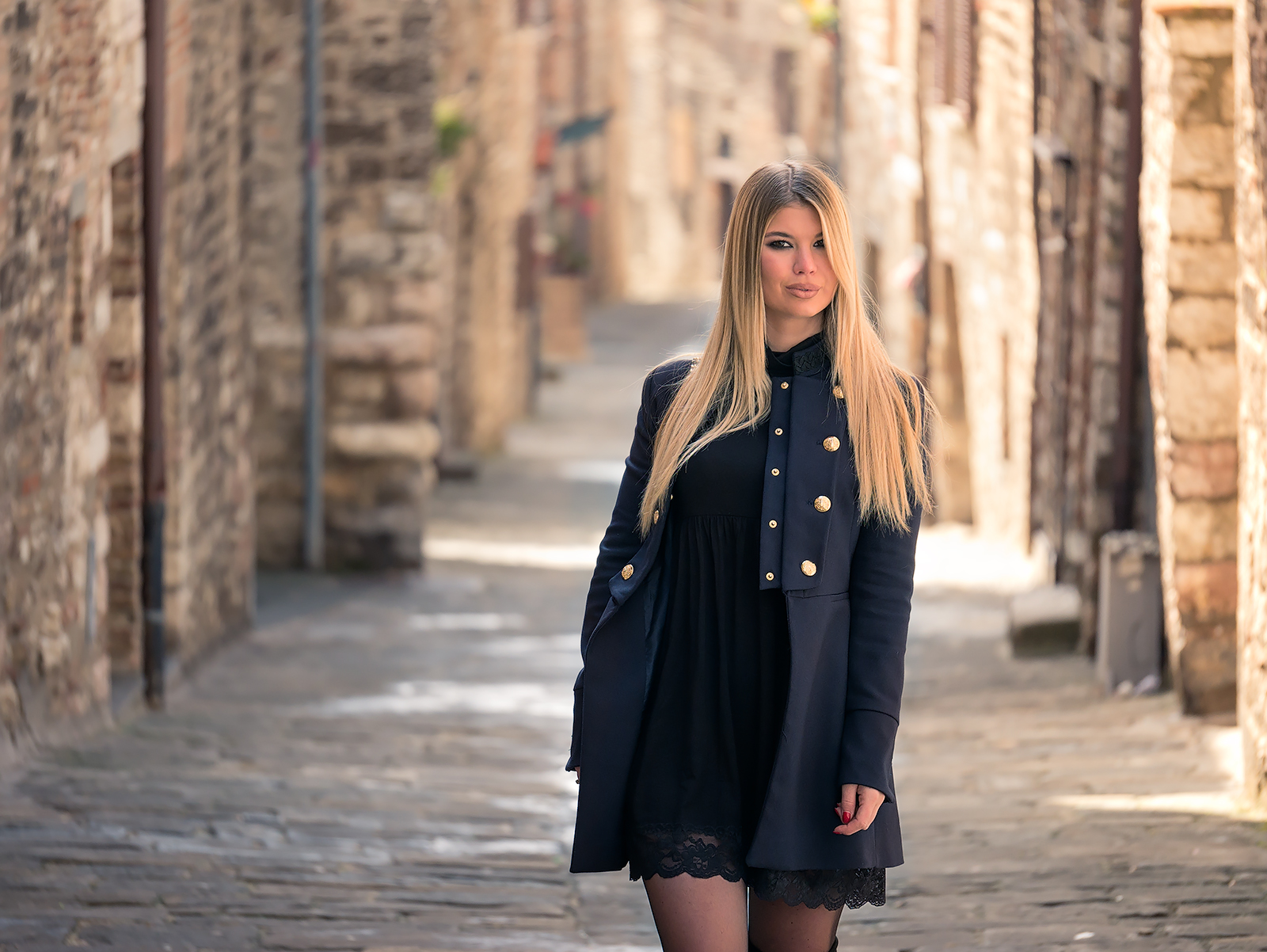 Walking through the alleys of Gubbio ...