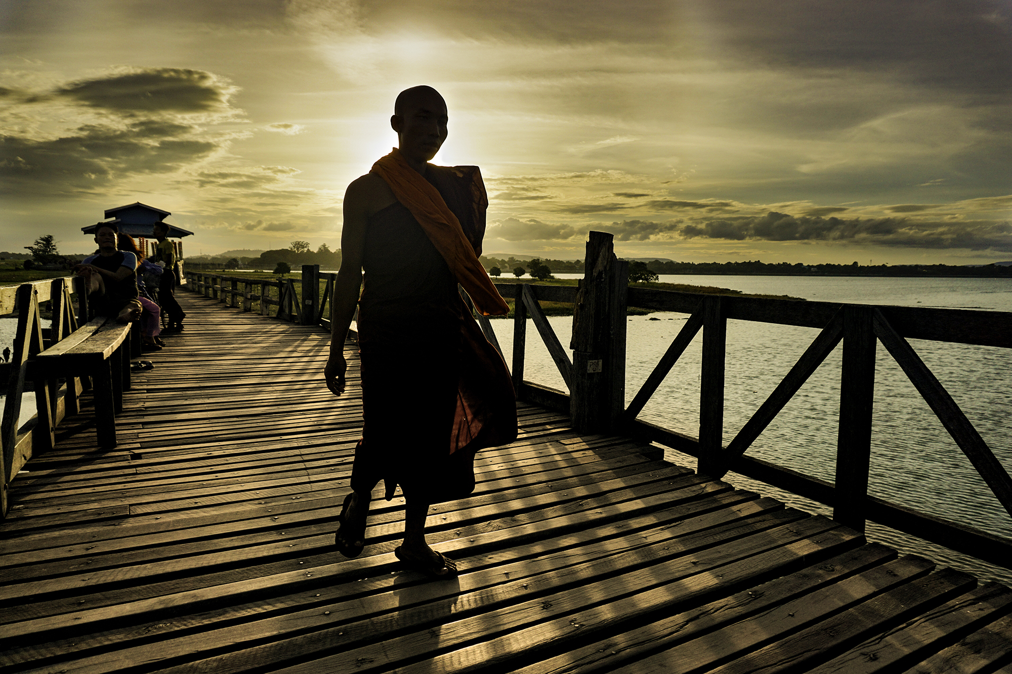 Walking on Ubein Bridge