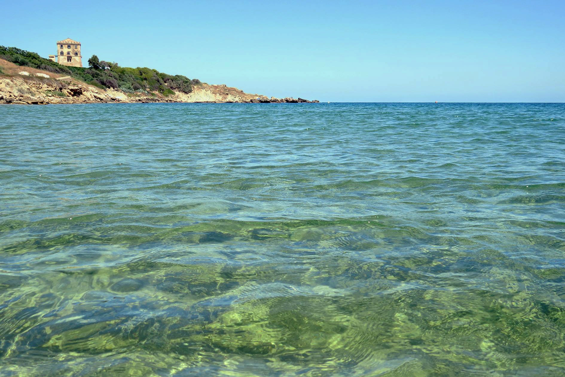 Il mare sotto Torre Scifo