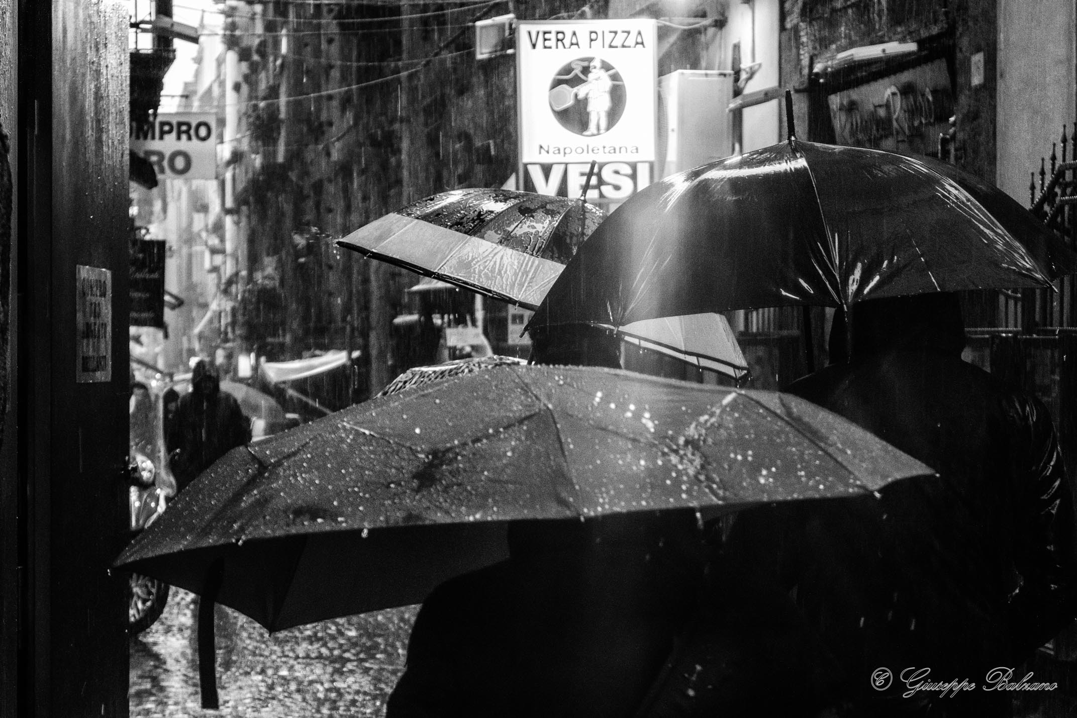 I like Naples in the rain