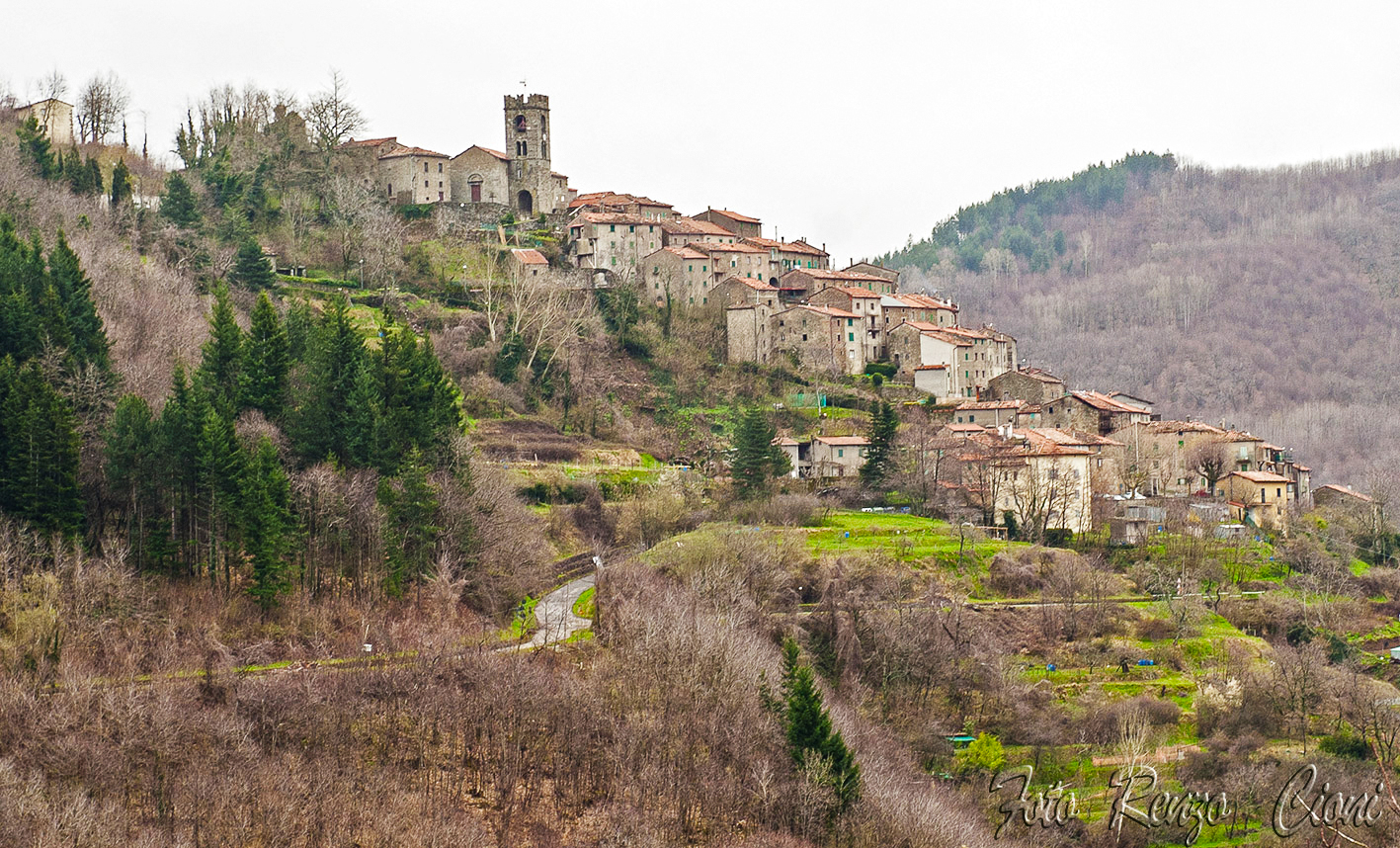 Pontito, " appuntito", un paese a forma di cono.