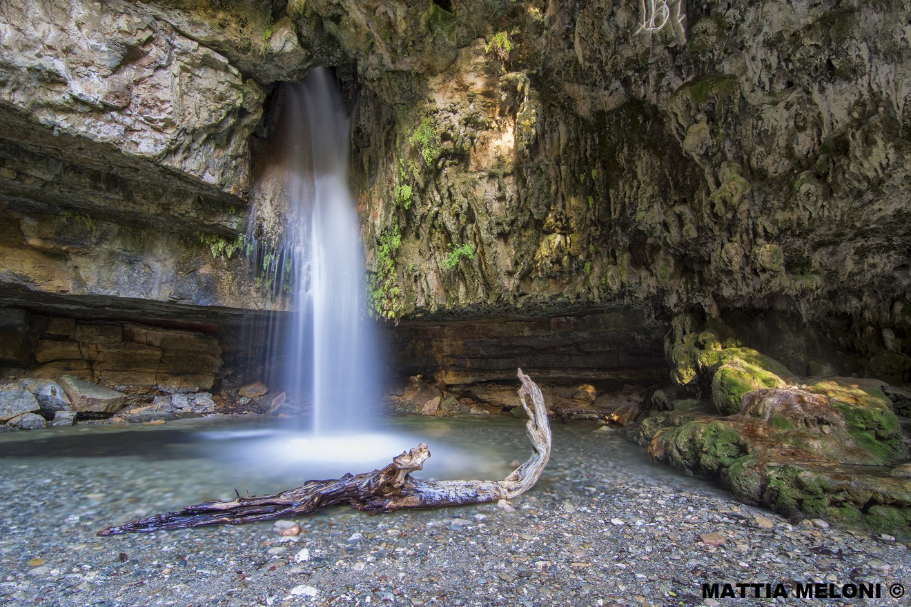 Su Stampu and Su Turrunu