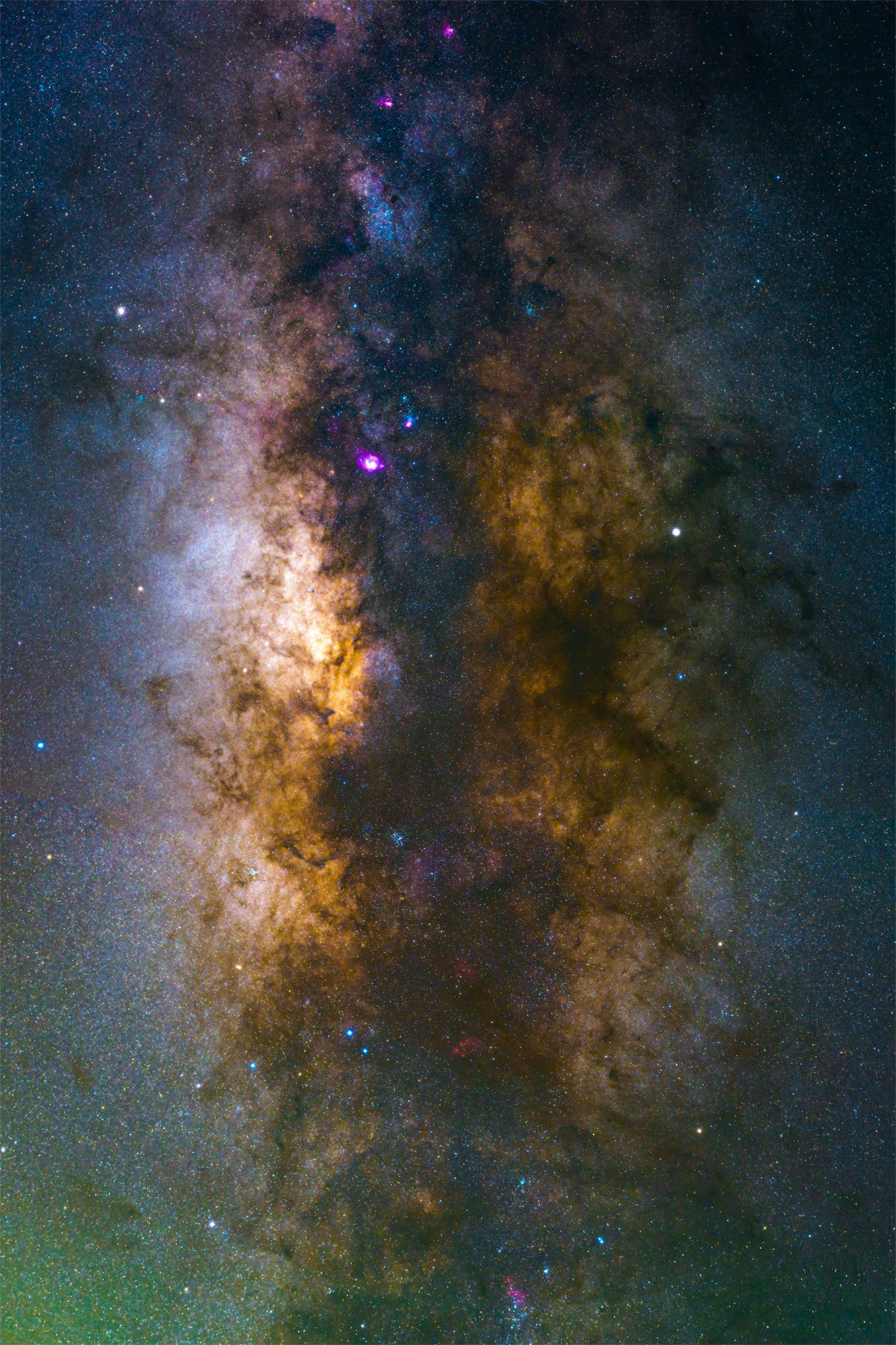 Panoramica via lattea a 70mm piu airglow