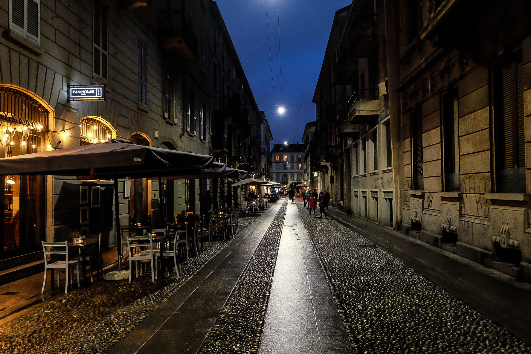 passeggiando in prossimita' del naviglio....