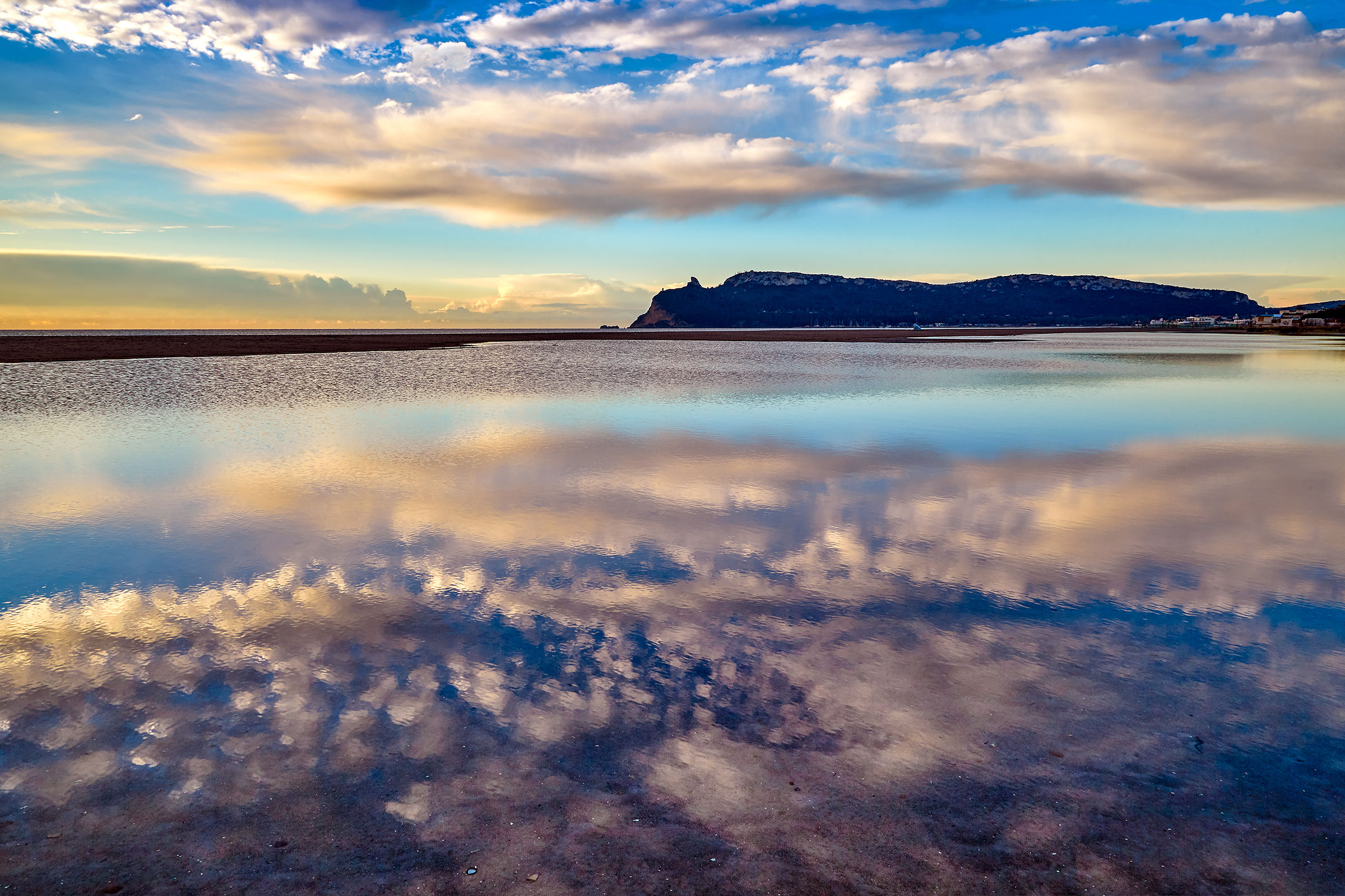 Il Poetto poco prima dell'alba