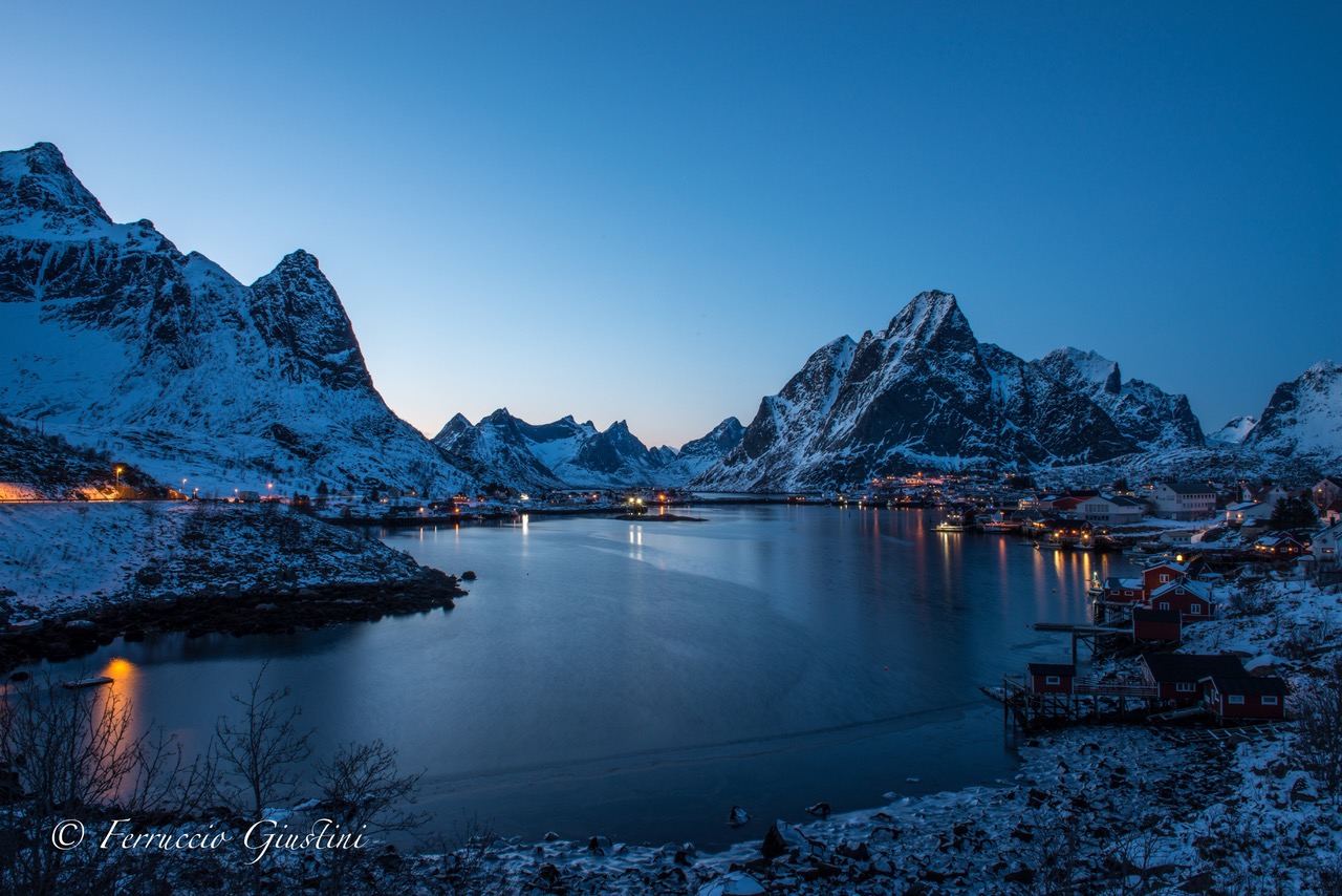 Blue hour in Reine
