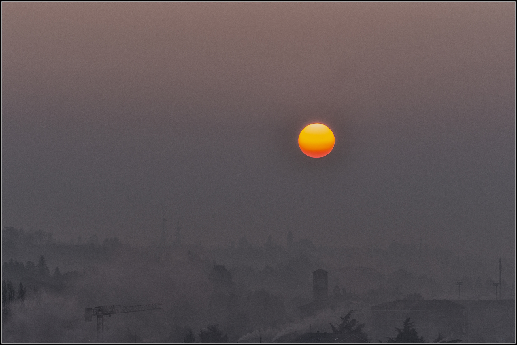 il sole nella nebbia