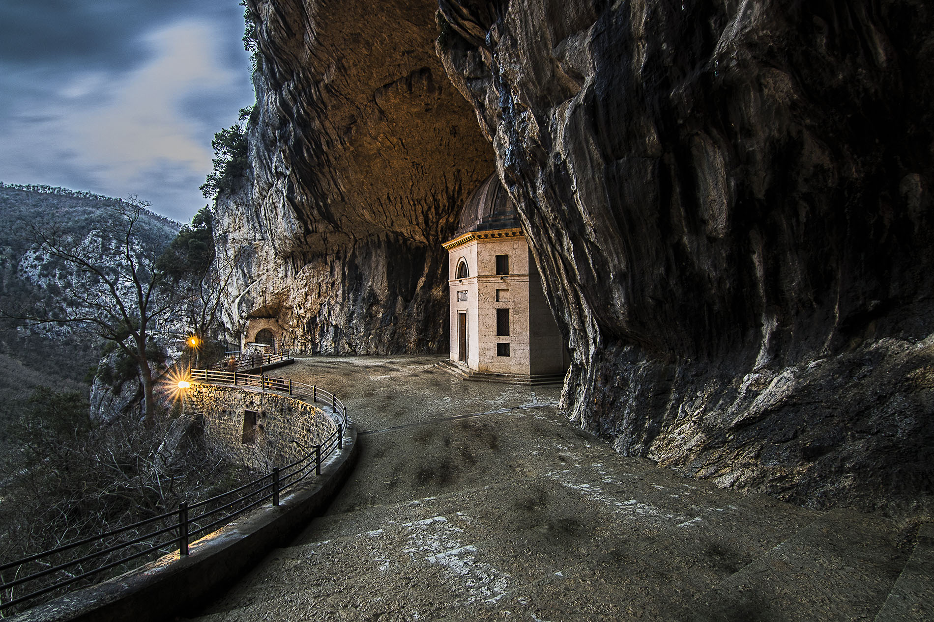 Immersed ... in the rock !!!