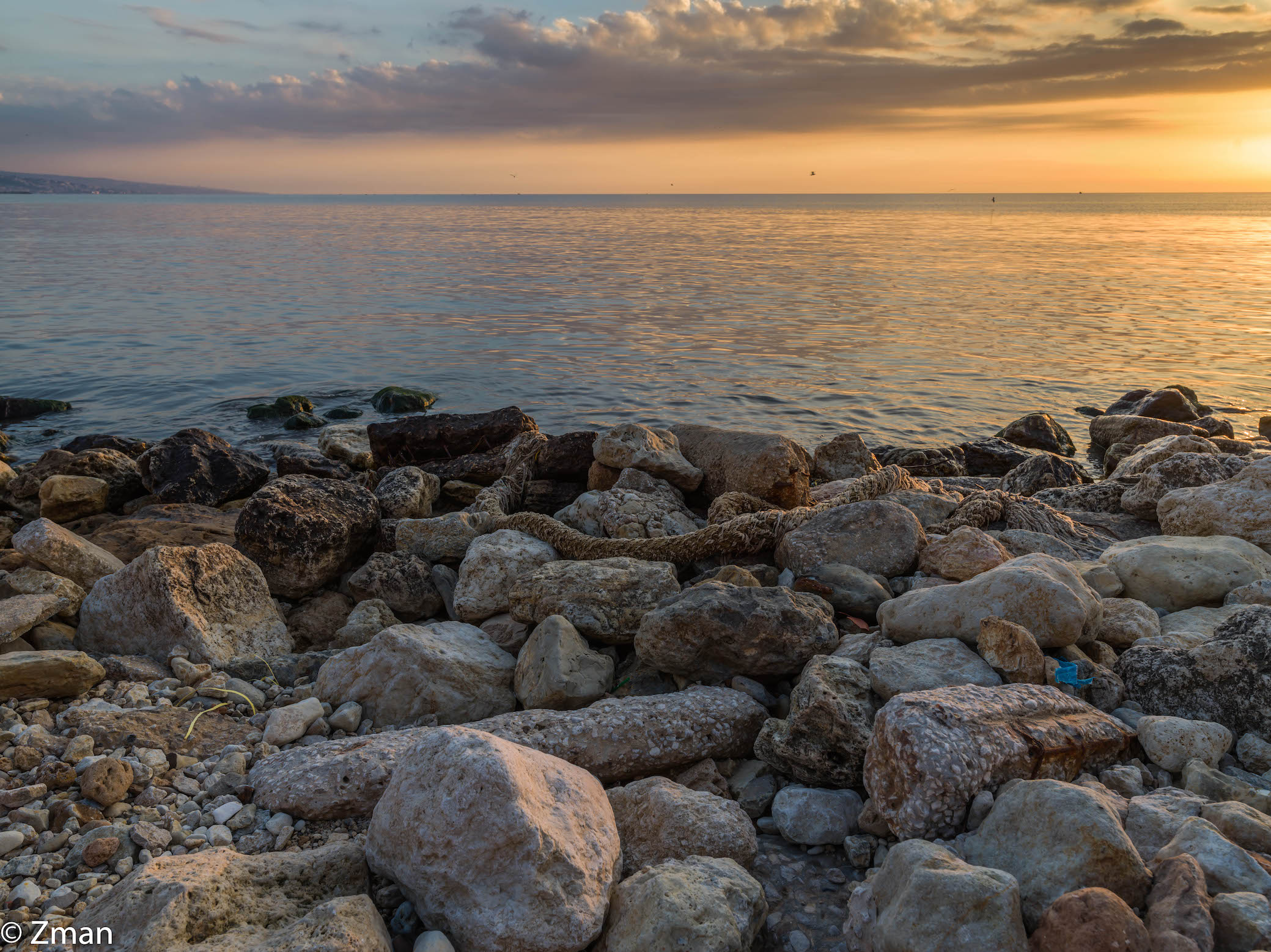 Rocce, mare e tramonto