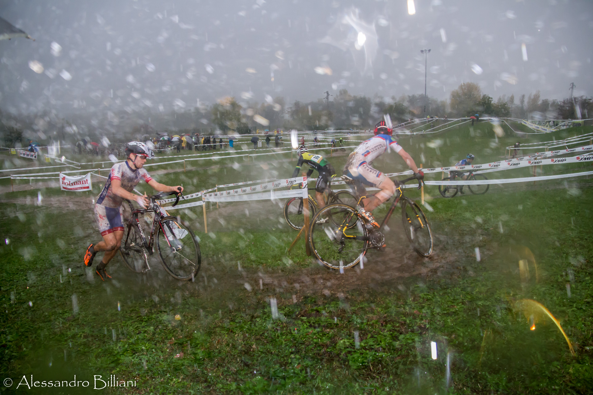 Dinamiche gara tra l'acqua