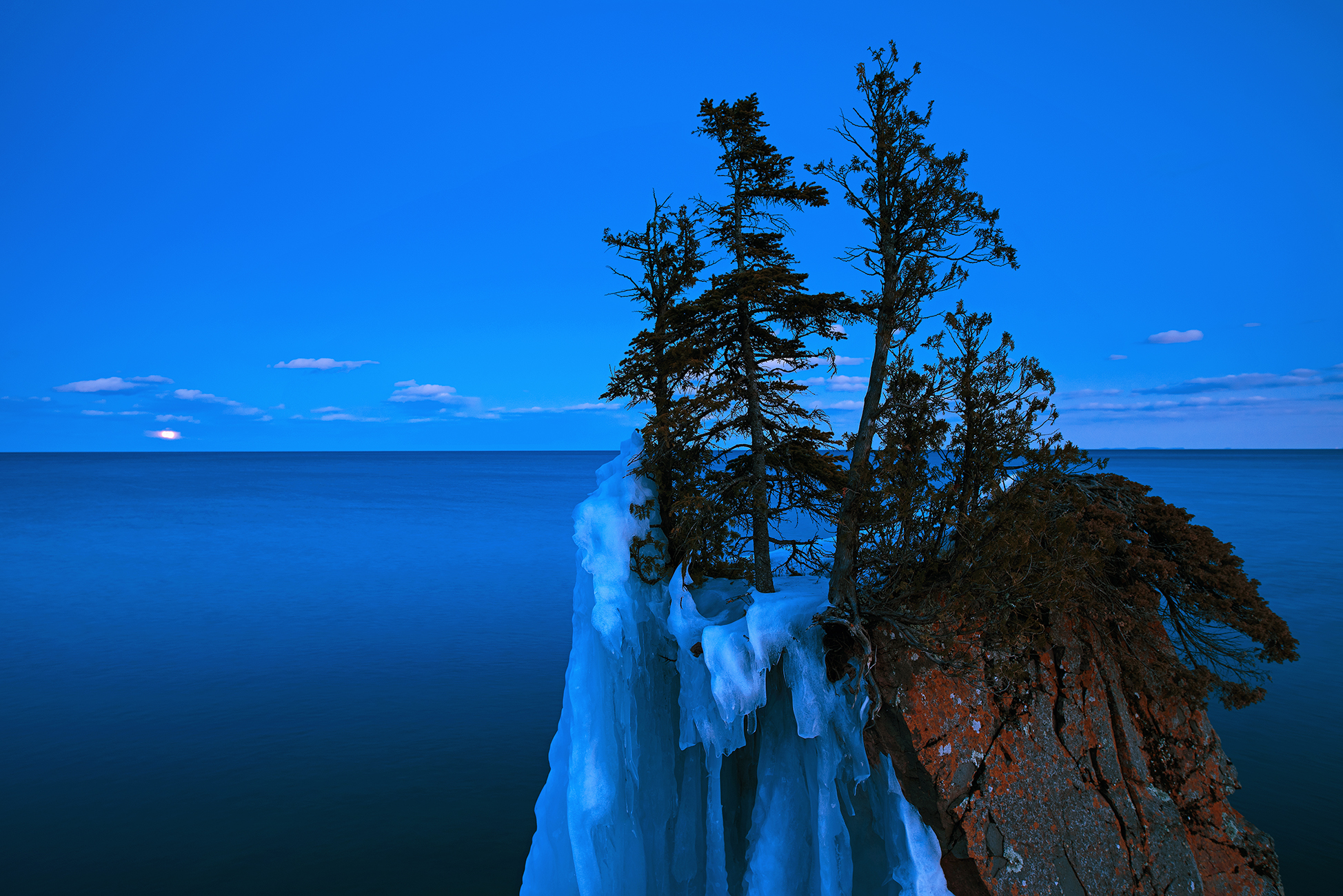 Full Moon Rising at Tettegouche State Park