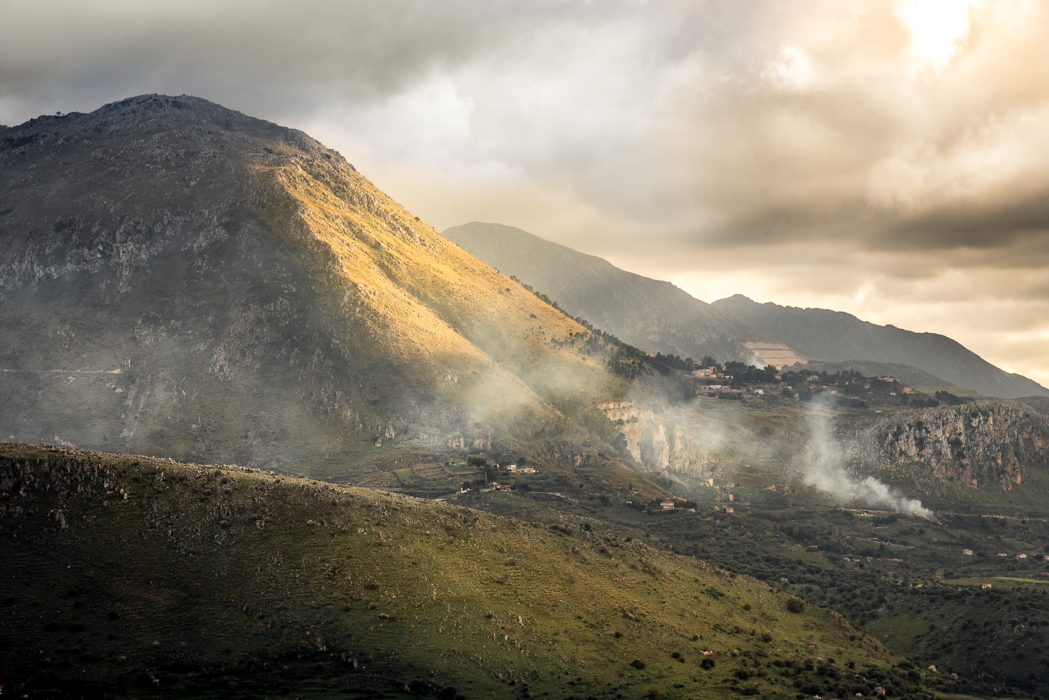 Il fumo, le nuvole, il sole, l'odore dell'erba bagna...