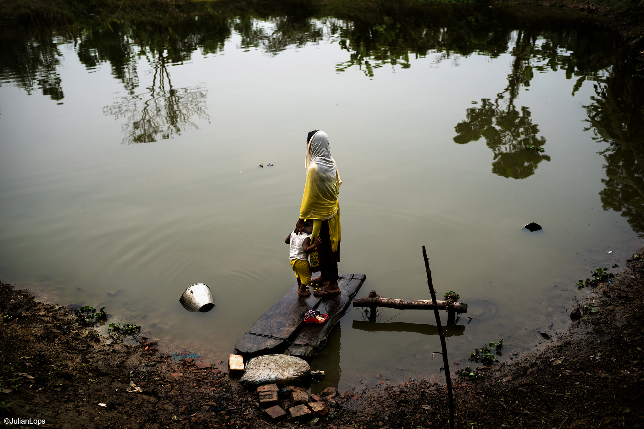 The yellow and the lake