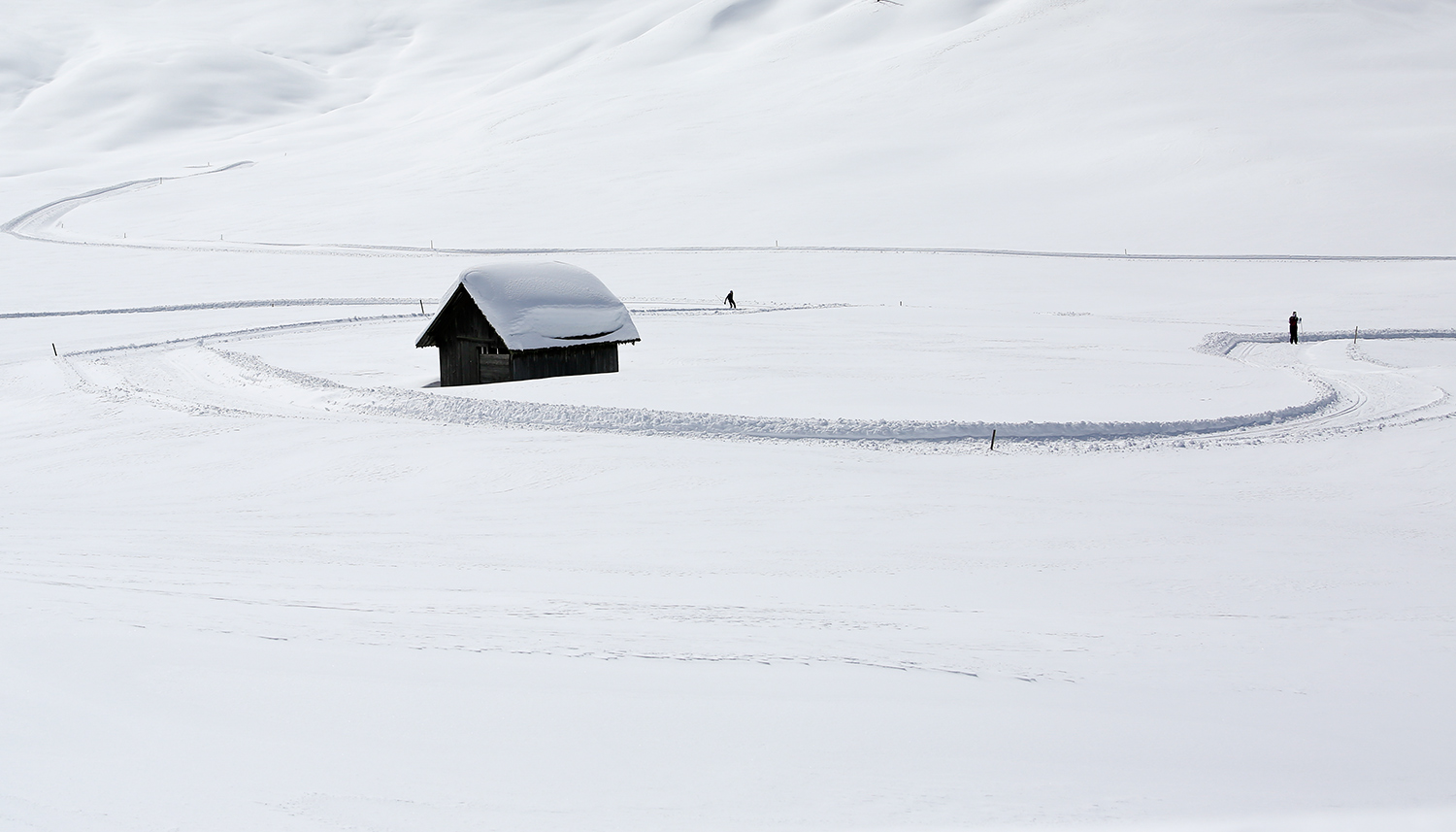 Cross country skiing in Prato Piazza