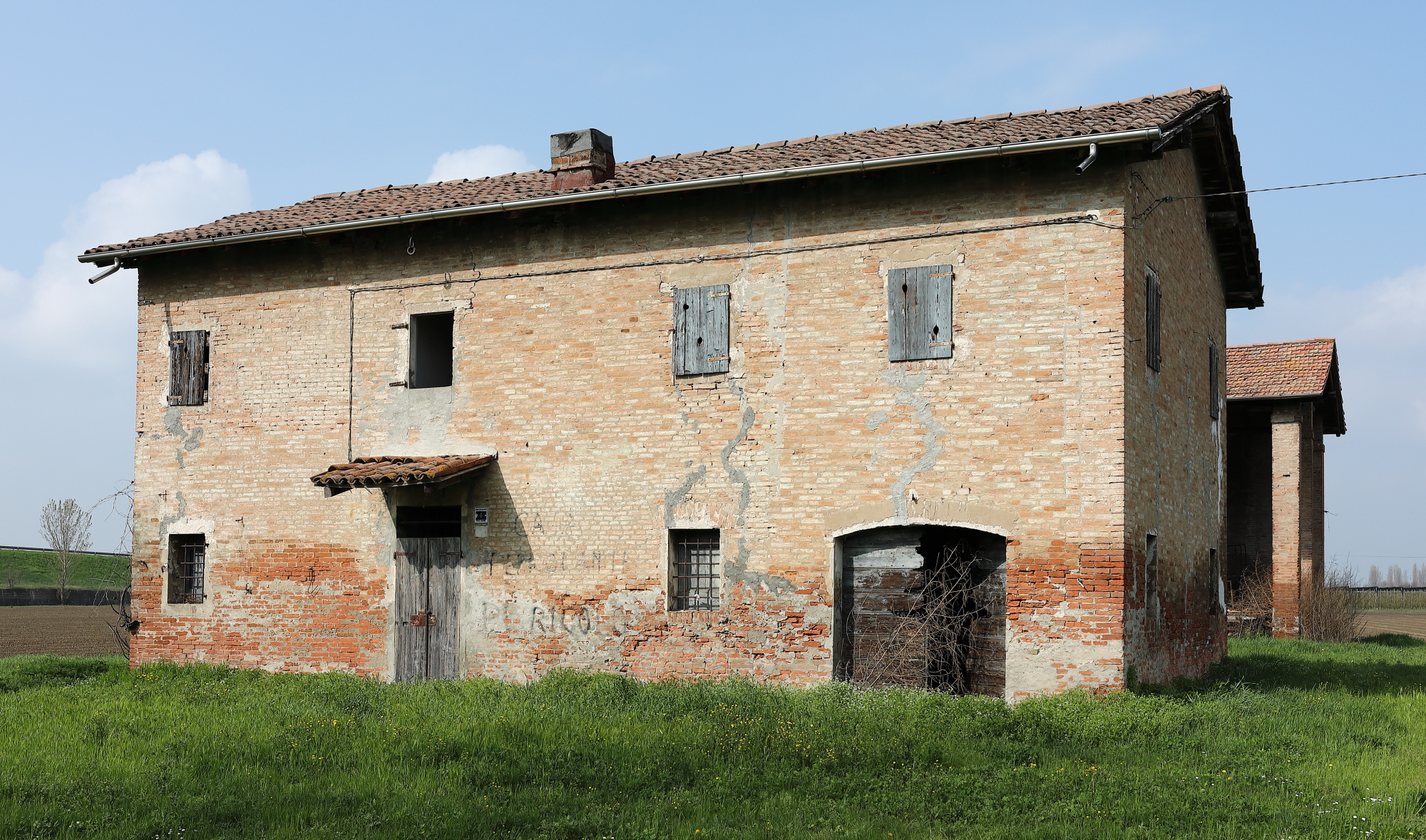 A hut in the farmyard.