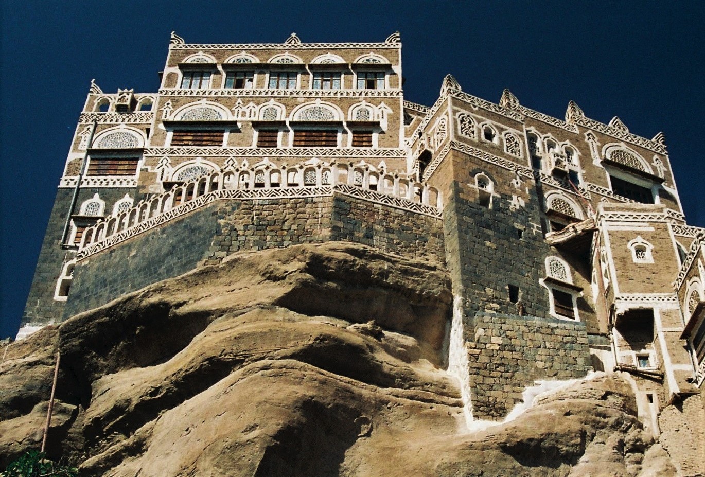 Il palazzo sulla roccia