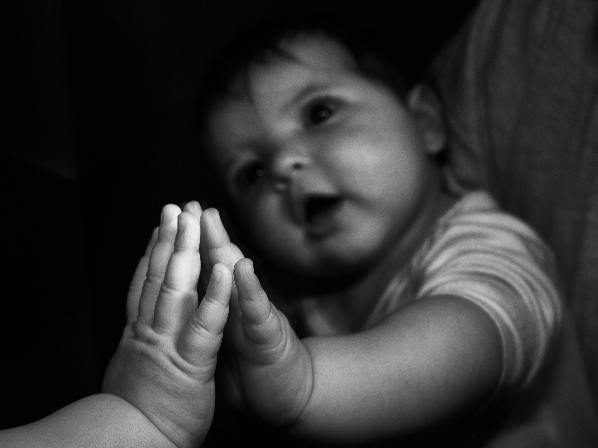 Giulia turns the mirror for the first time.