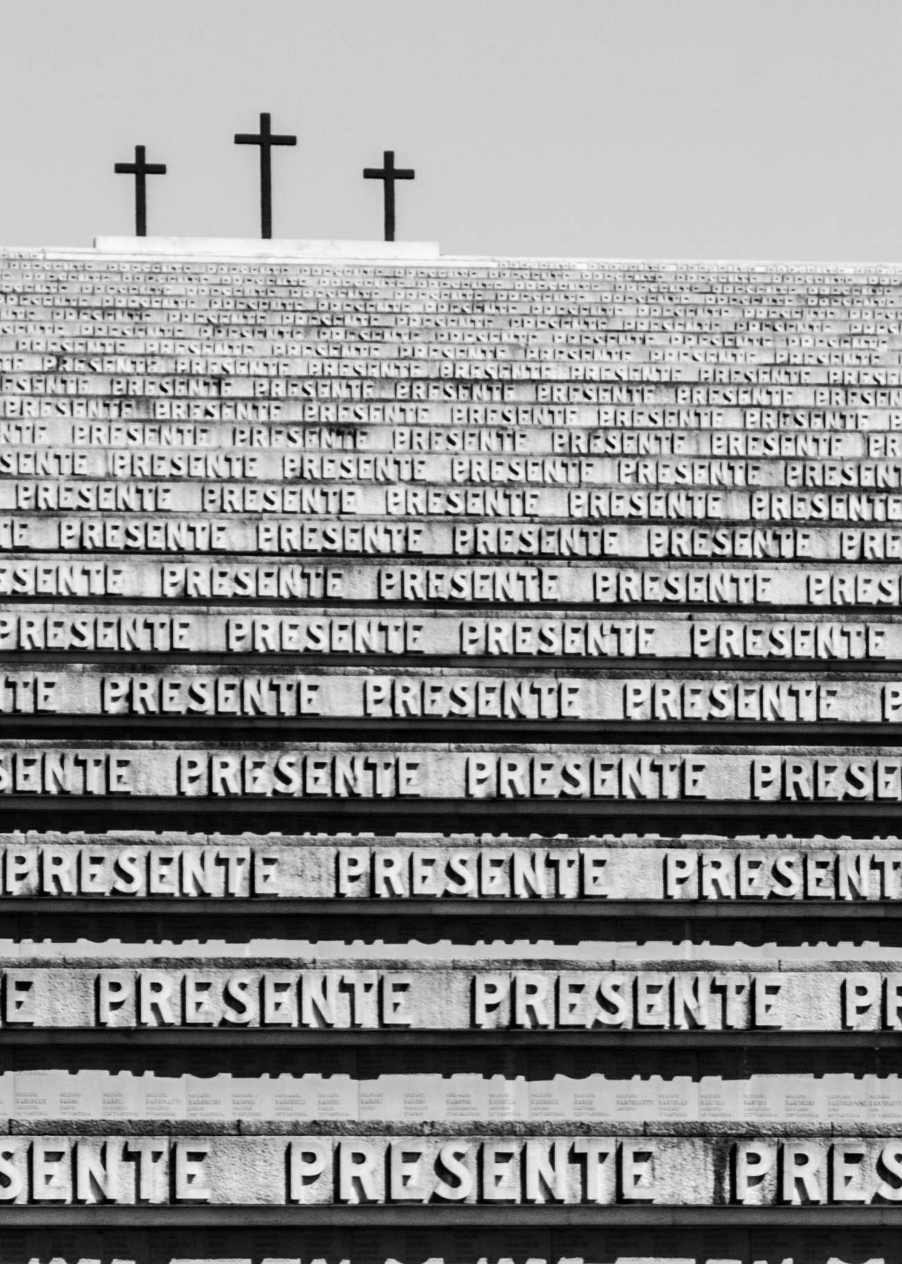 Guerra! 100.000 silenziosi testimoni...