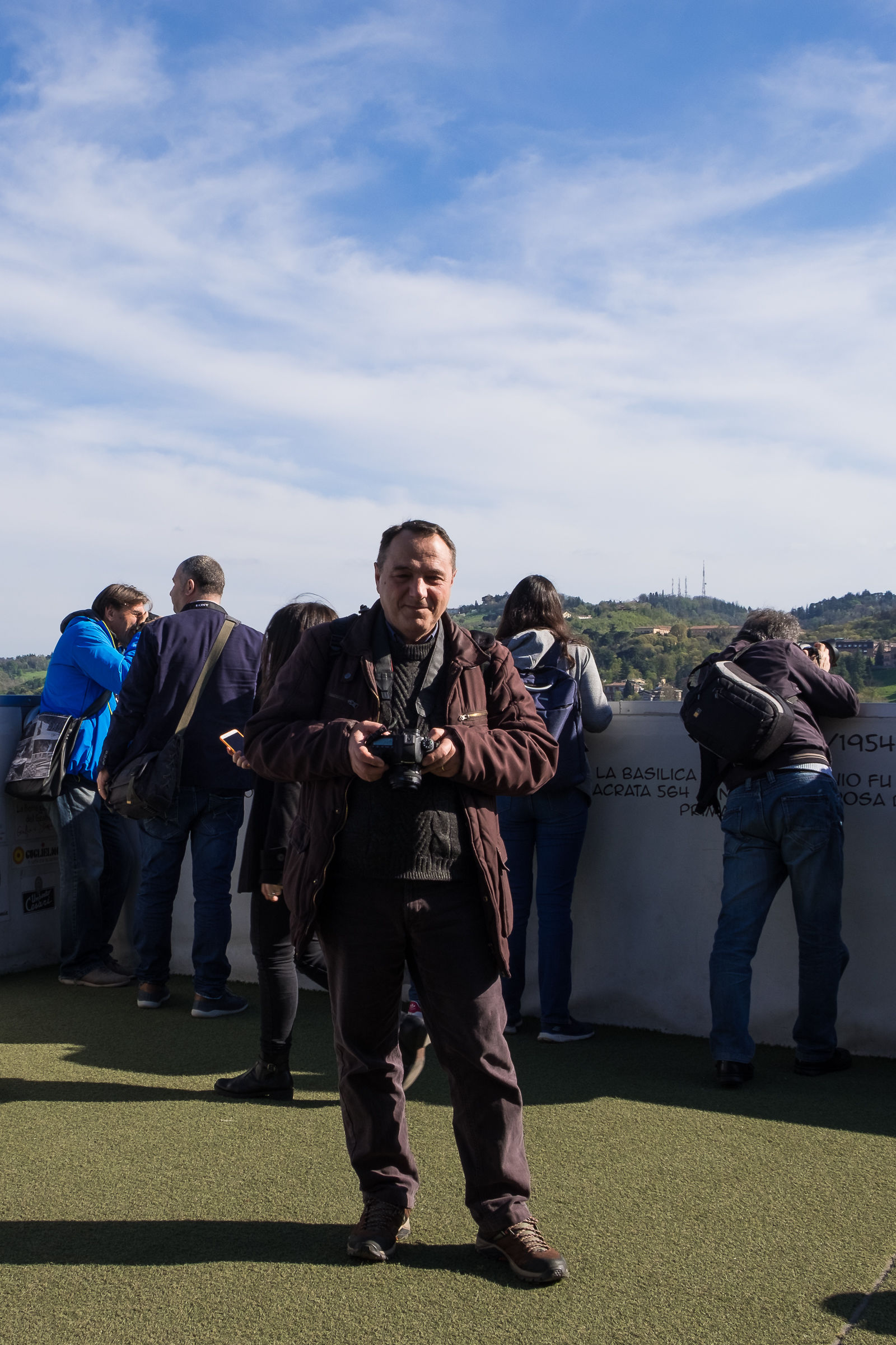 Who is a photographer and who is photographed