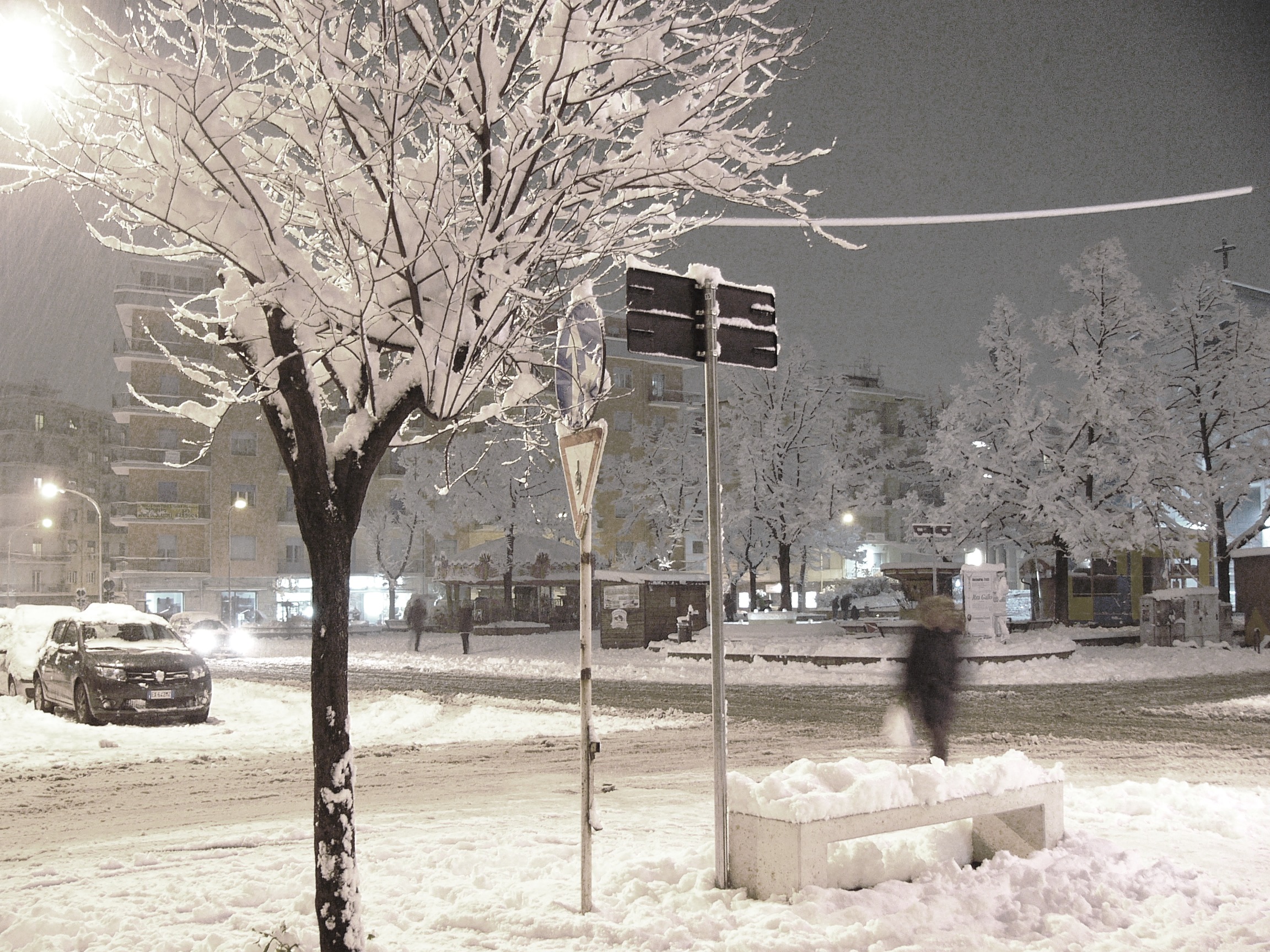L'ombra nella notte...innevata di Piazza Loreto (cs)