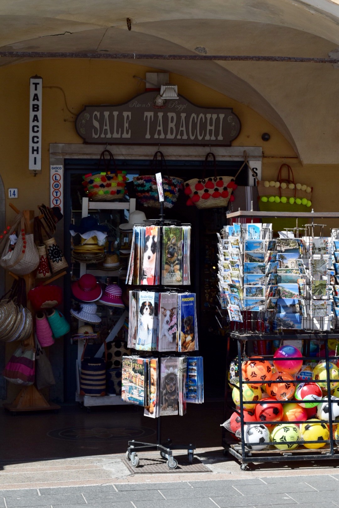 The forgotten postcards ...