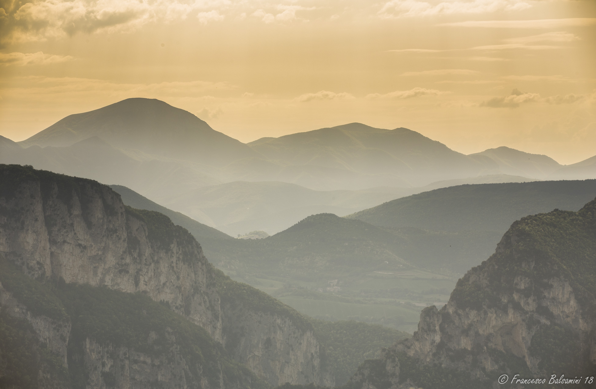 La gola di frasassi  all'ora magica