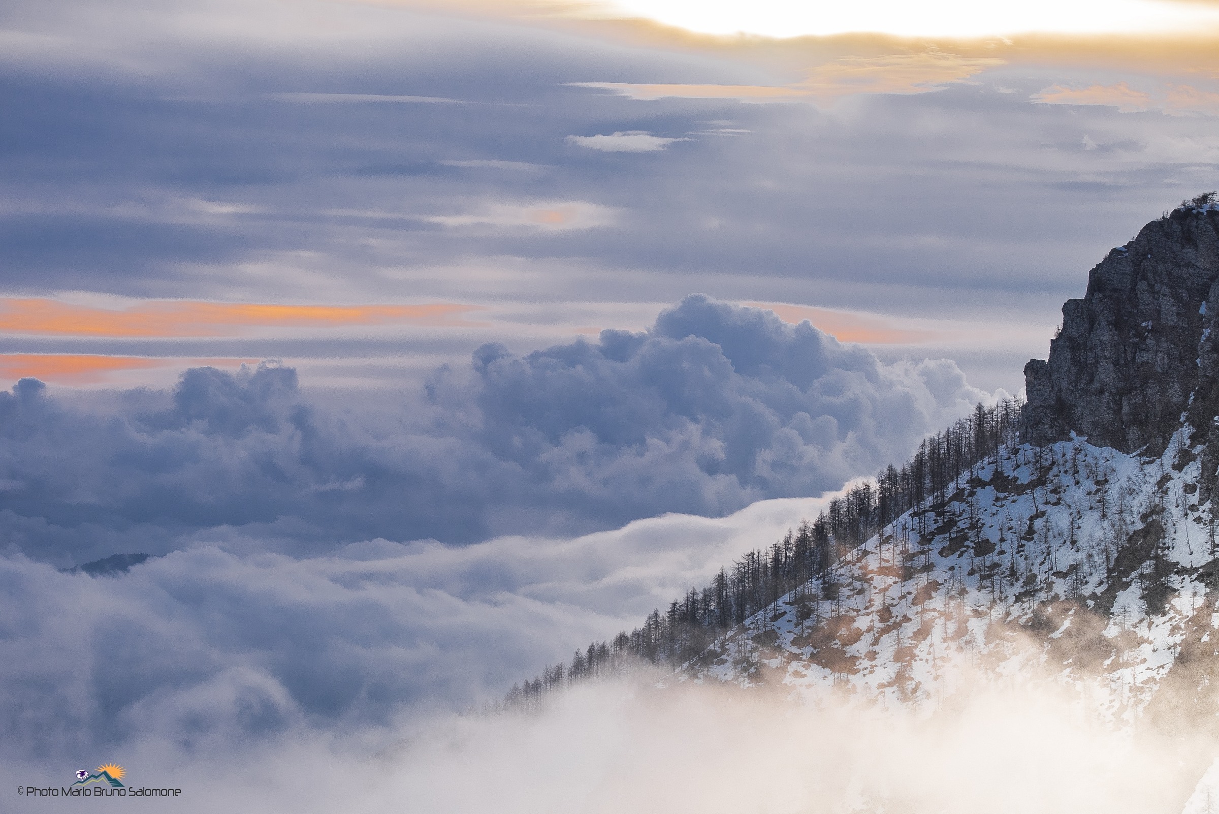 Bruma e aurora in valle Maira