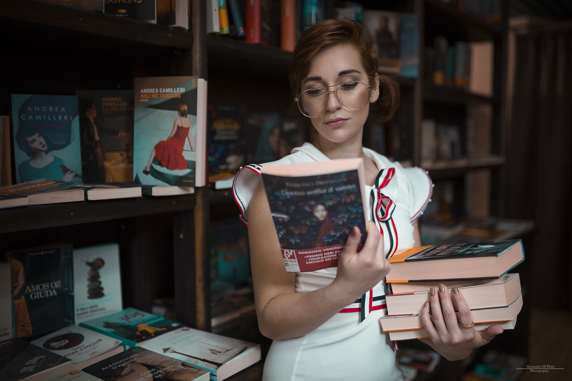 Nicoletta in library