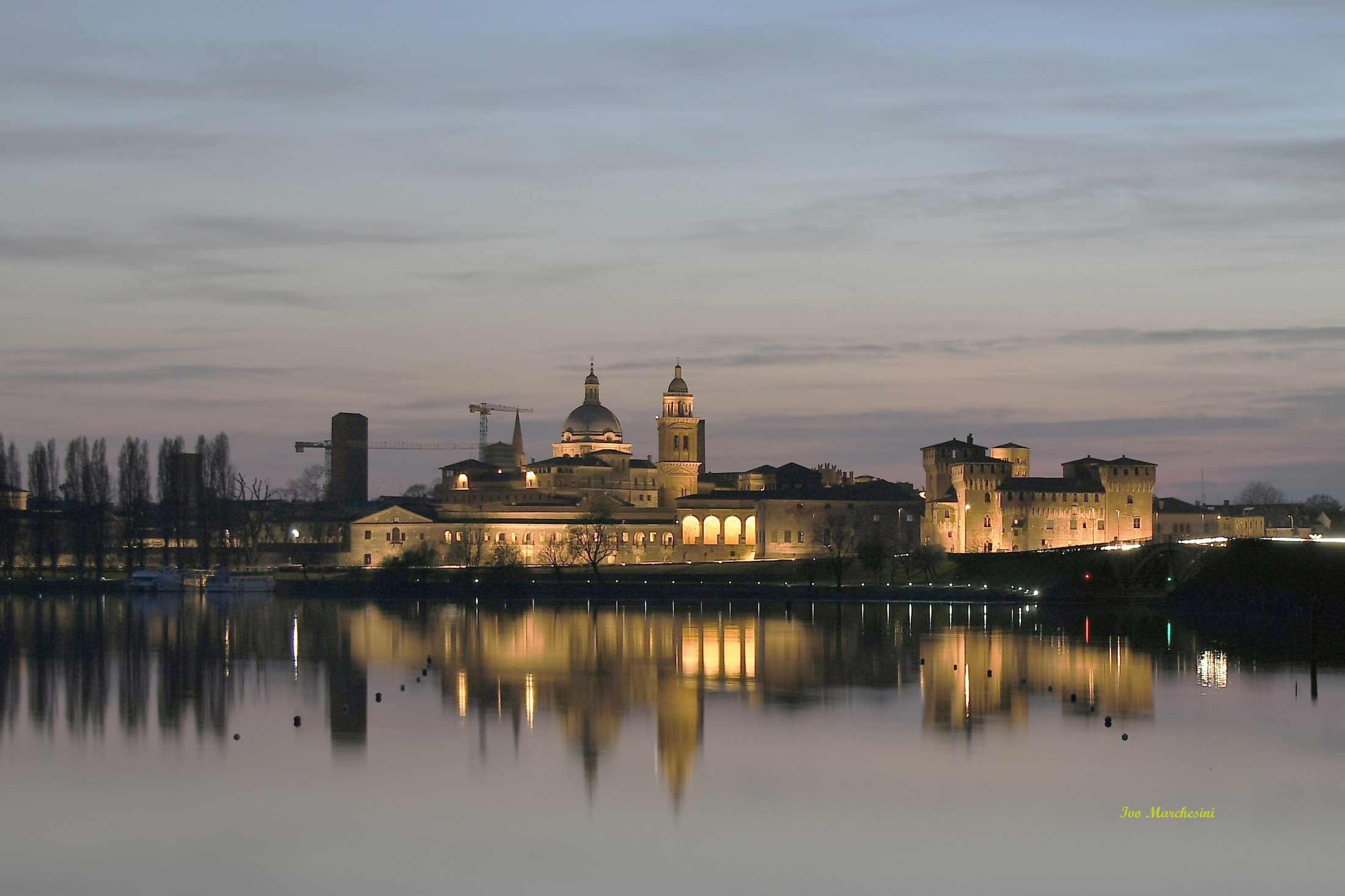 Mantua by night.