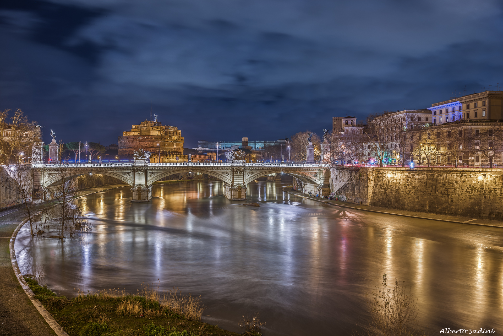 Lungotevere at night
