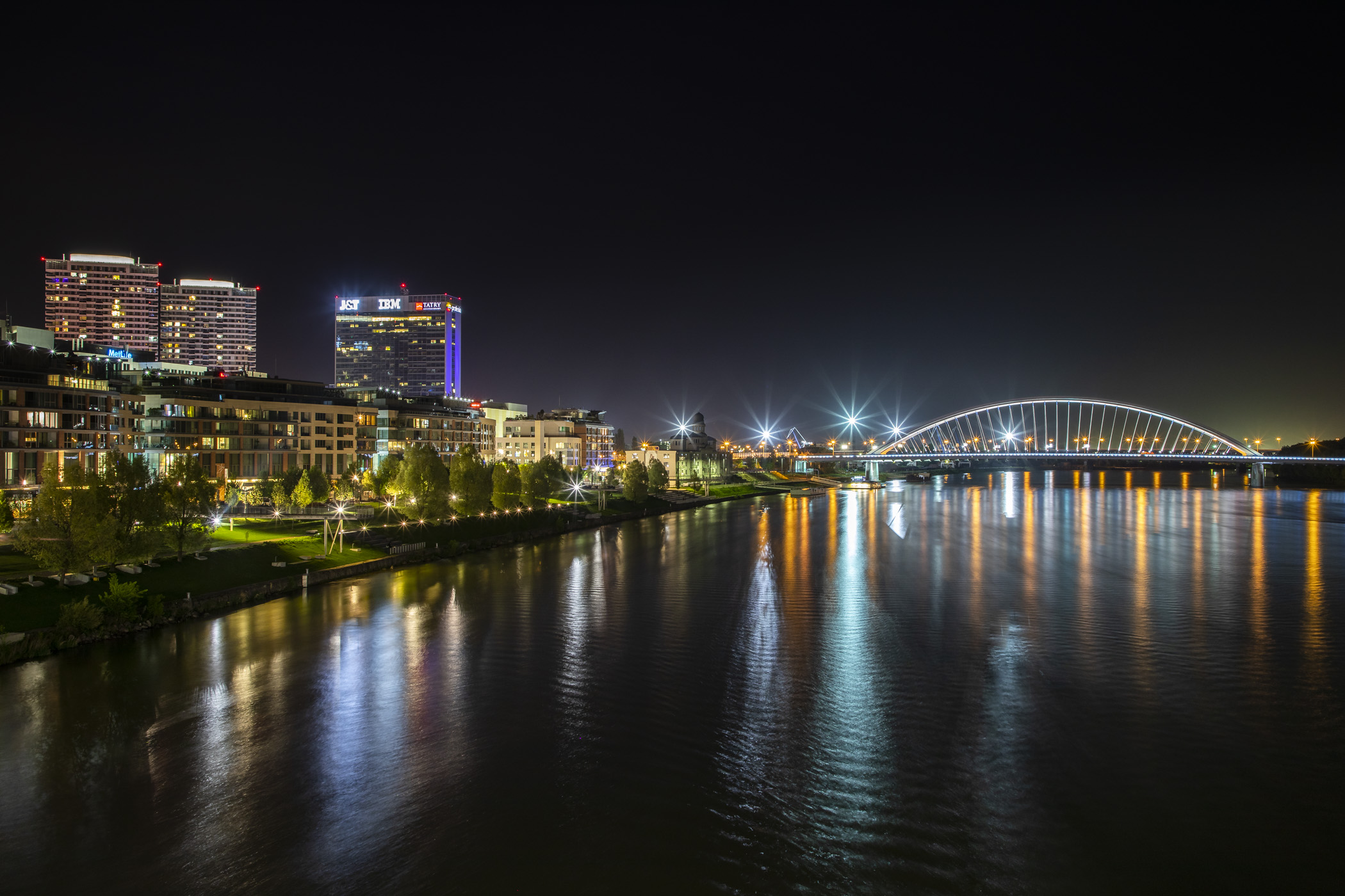 Le luci della Bratislava commerciale