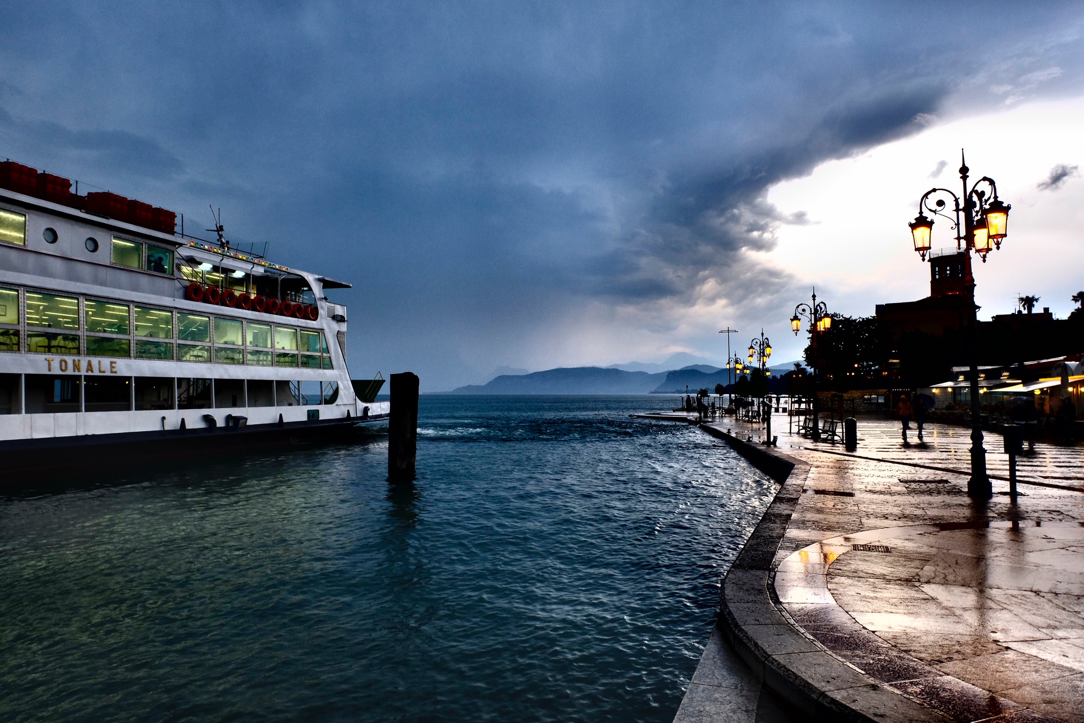 Lazise, ultimo traghetto