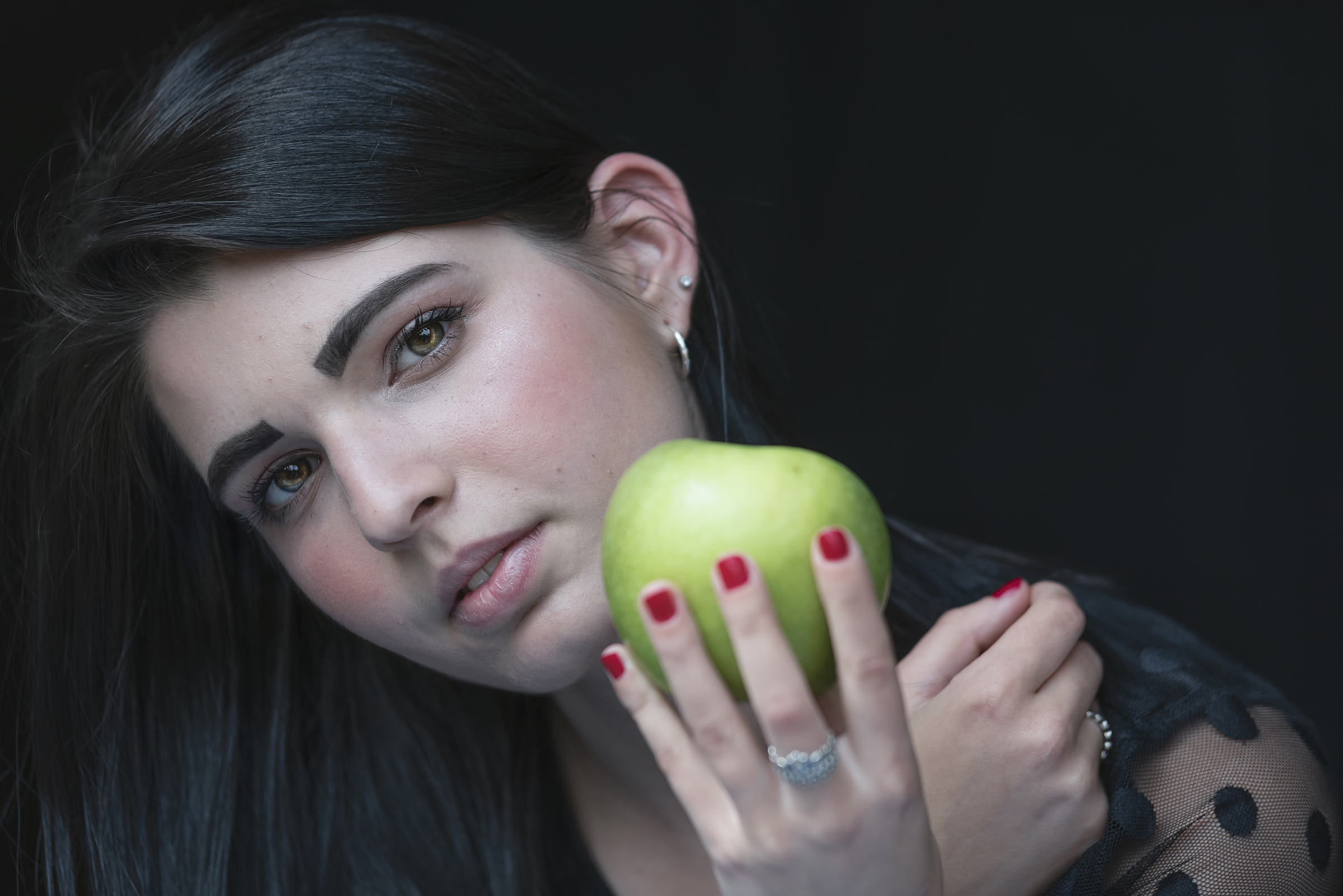 Seize the first Apple