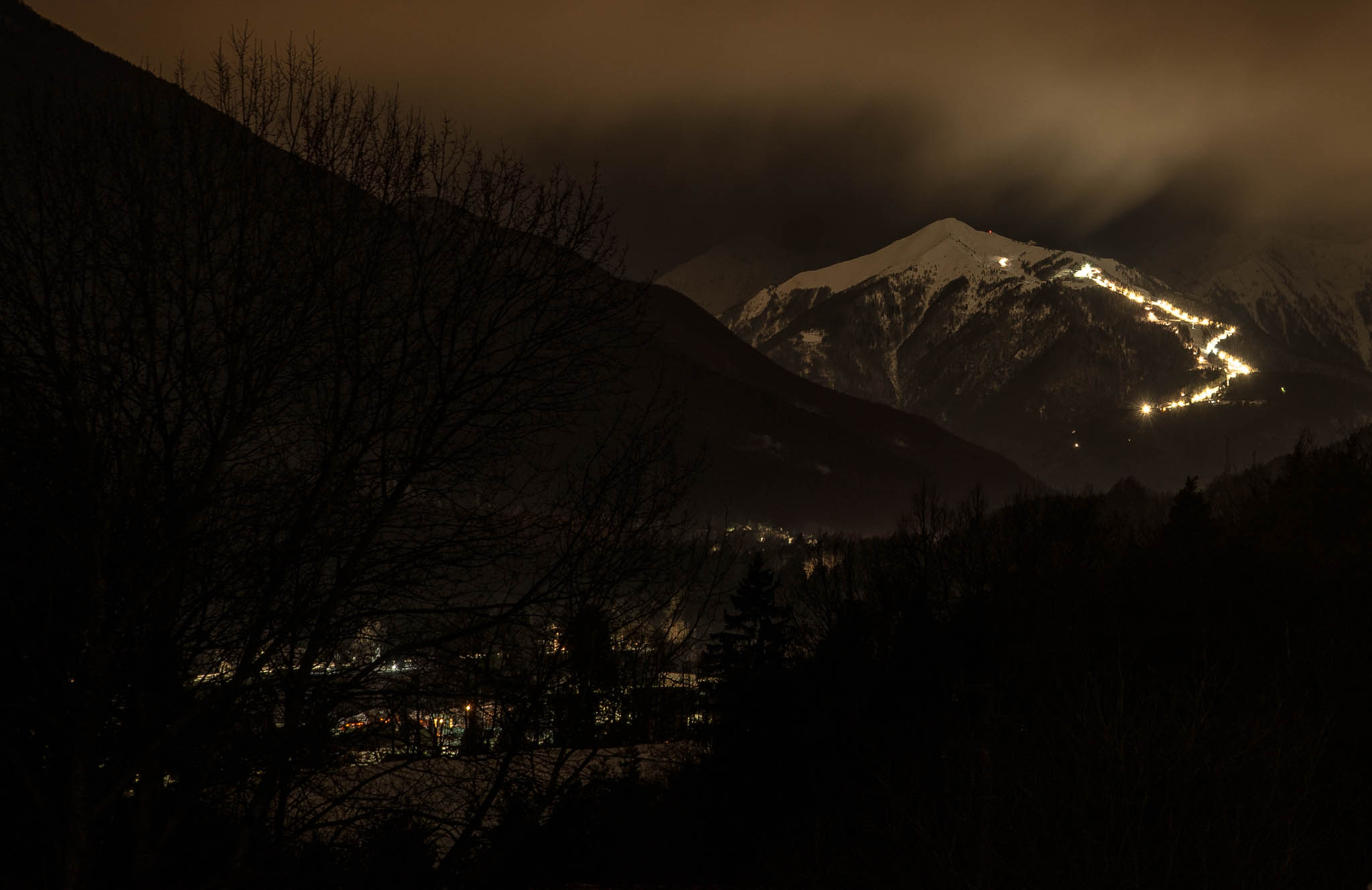 Lusentino at night over Domodossola (VB)