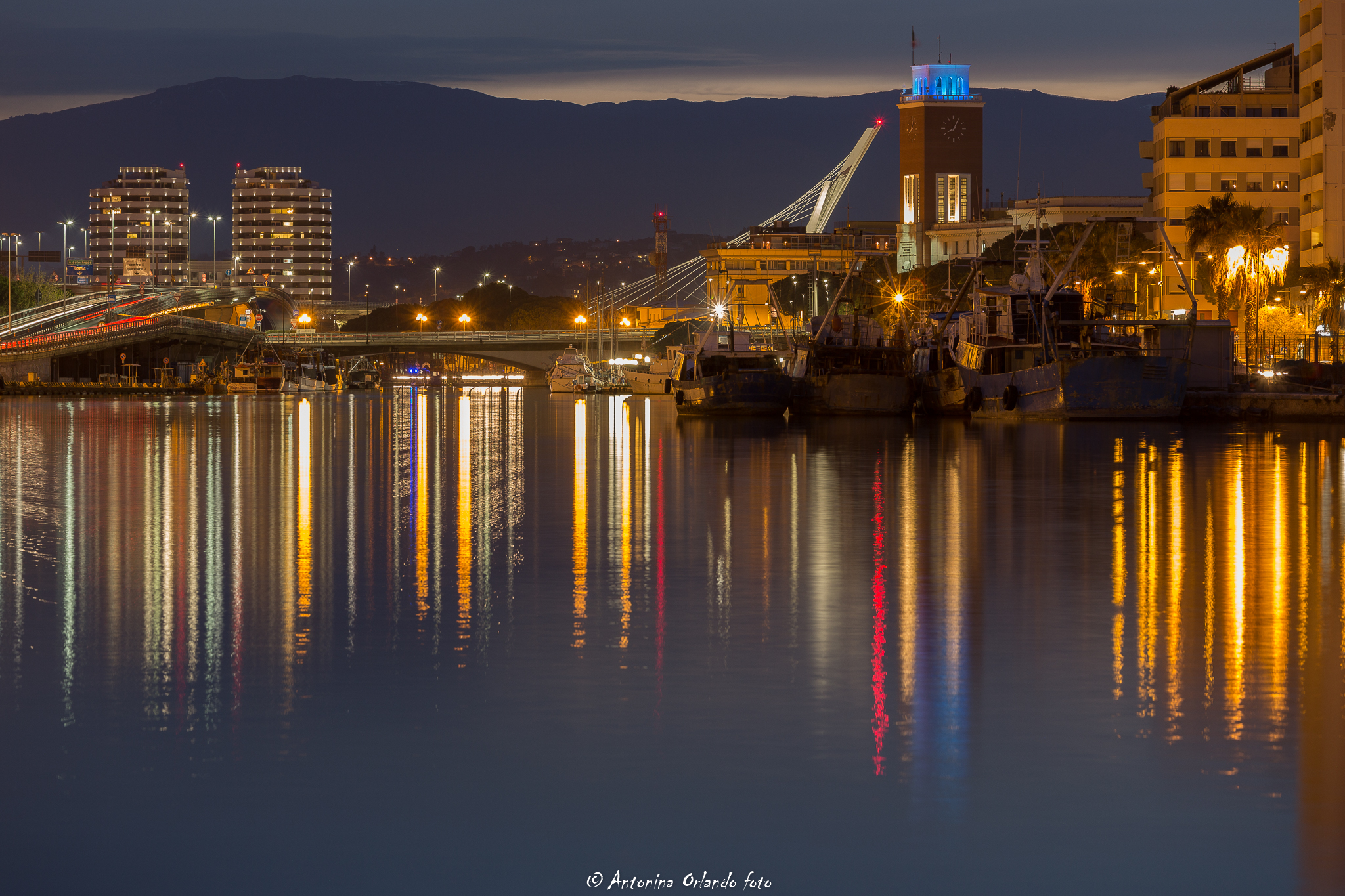 Falls in the evening on the Long river